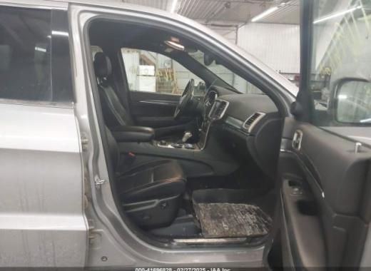 Jeep  - Grand Cherokee - 2017 - Silver - 41696828