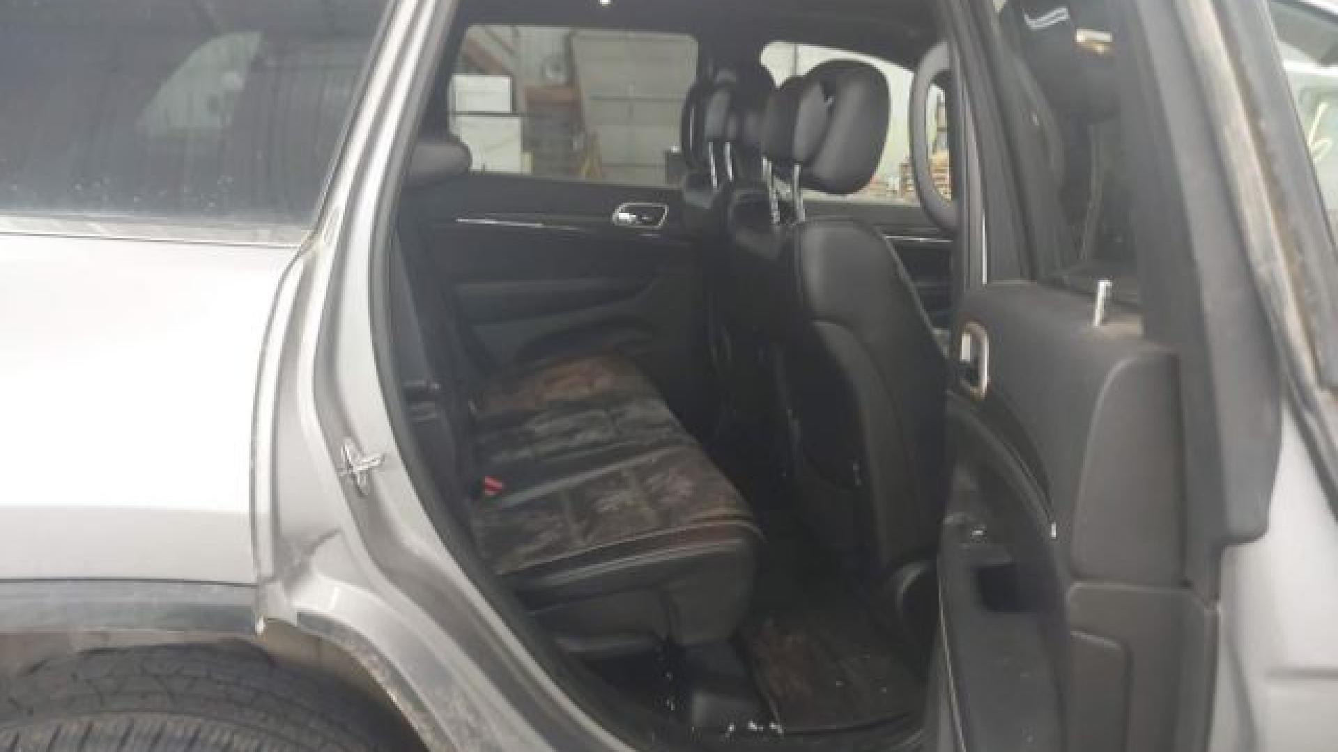 Jeep  - Grand Cherokee - 2017 - Silver - 41696828