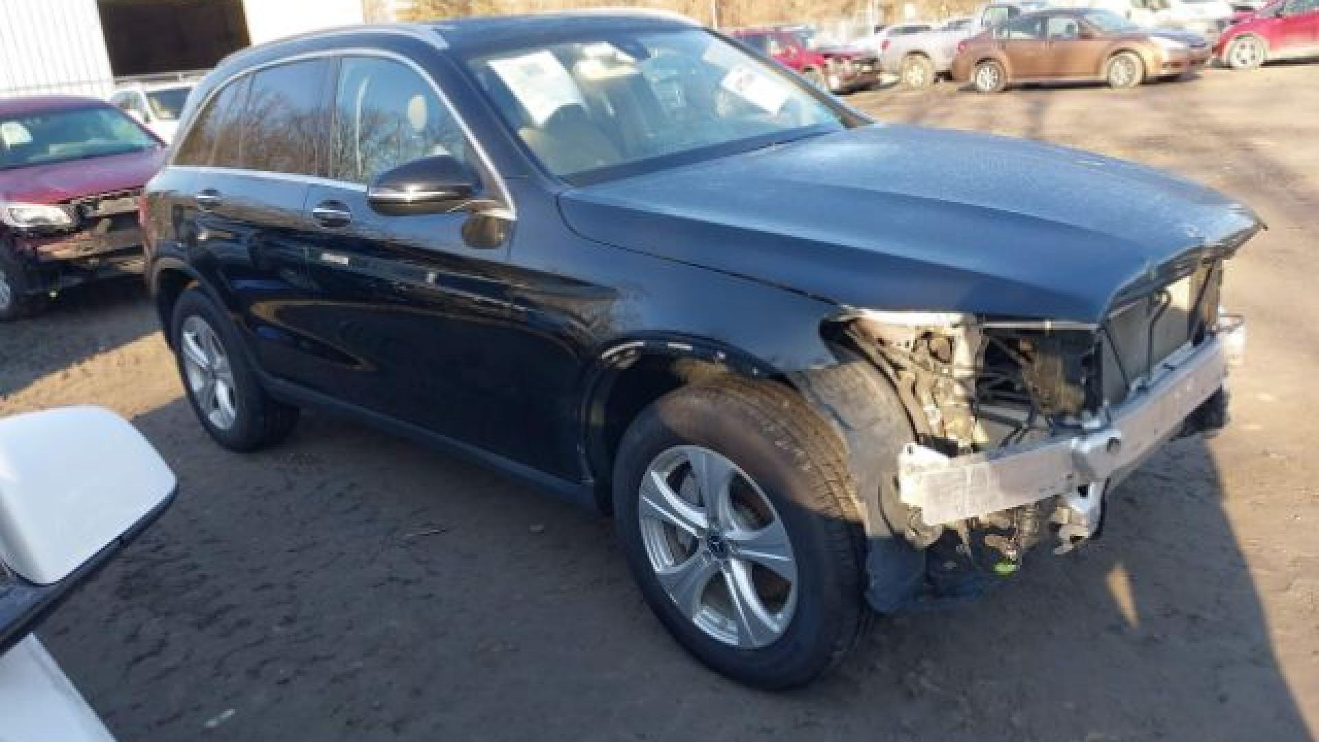 Mercedes - Glc300 - 2018 - Black - 41771484