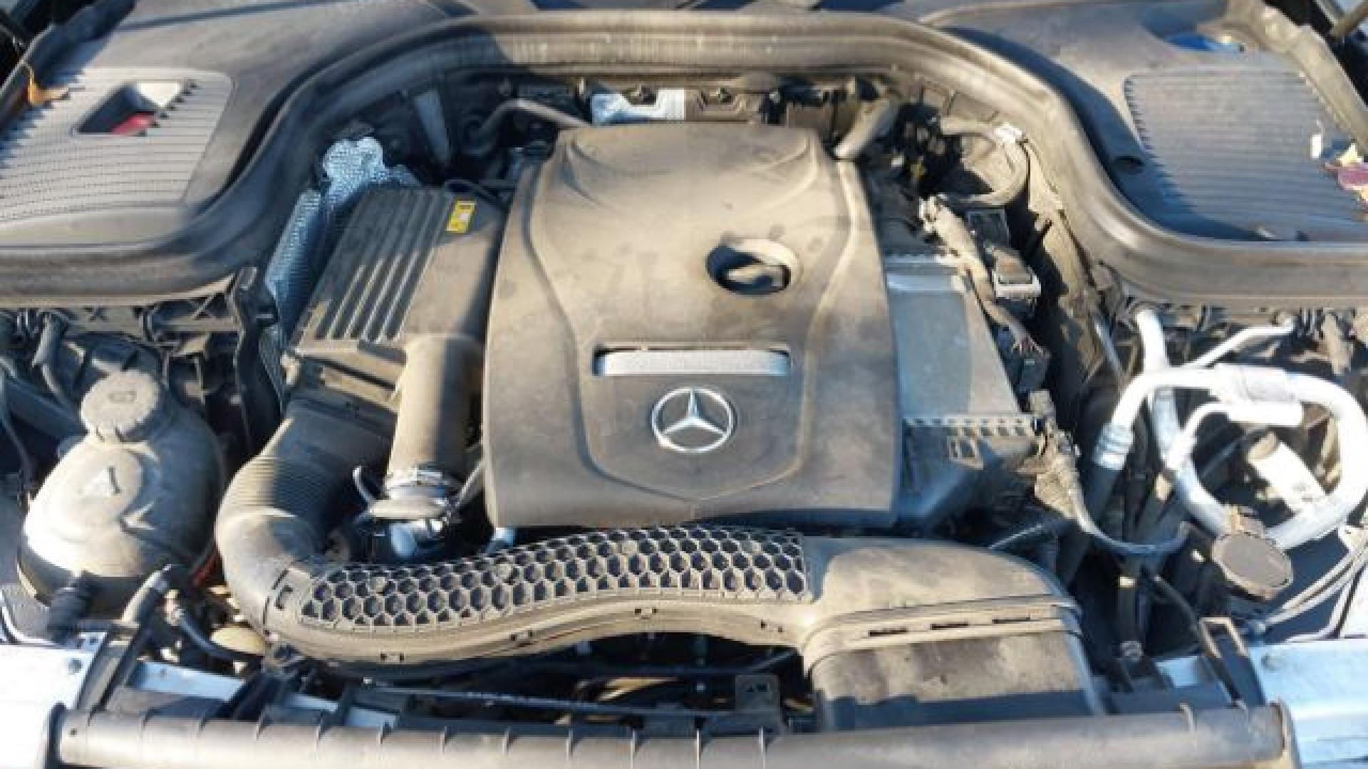 Mercedes - Glc300 - 2018 - Black - 41771484