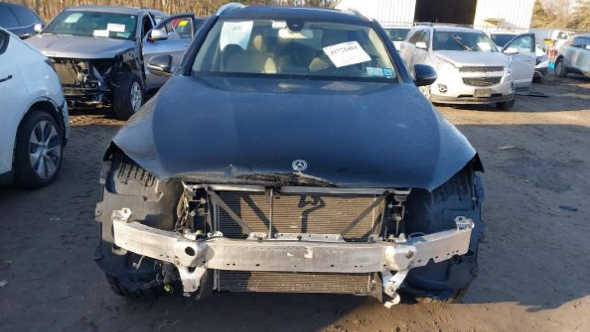 Mercedes - Glc300 - 2018 - Black - 41771484