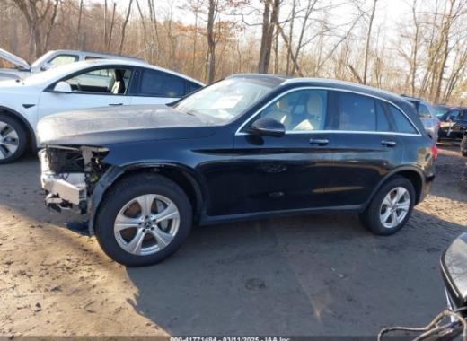 Mercedes - Glc300 - 2018 - Black - 41771484