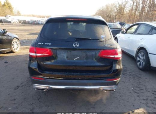 Mercedes - Glc300 - 2018 - Black - 41771484