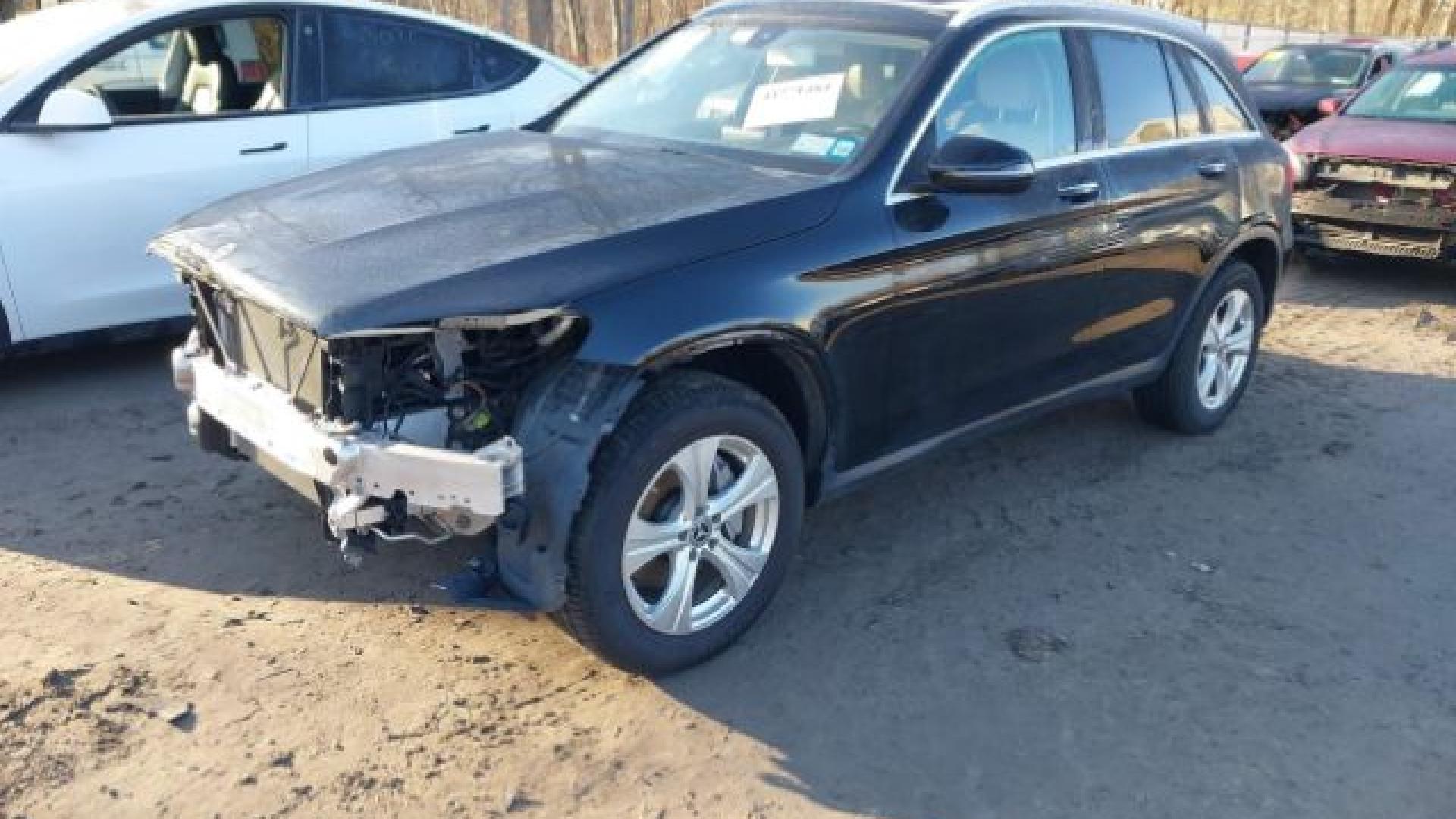 Mercedes - Glc300 - 2018 - Black - 41771484