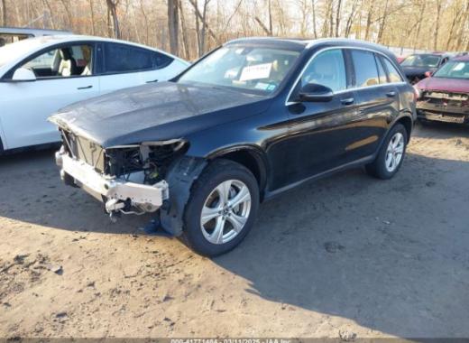 Mercedes - Glc300 - 2018 - Black - 41771484
