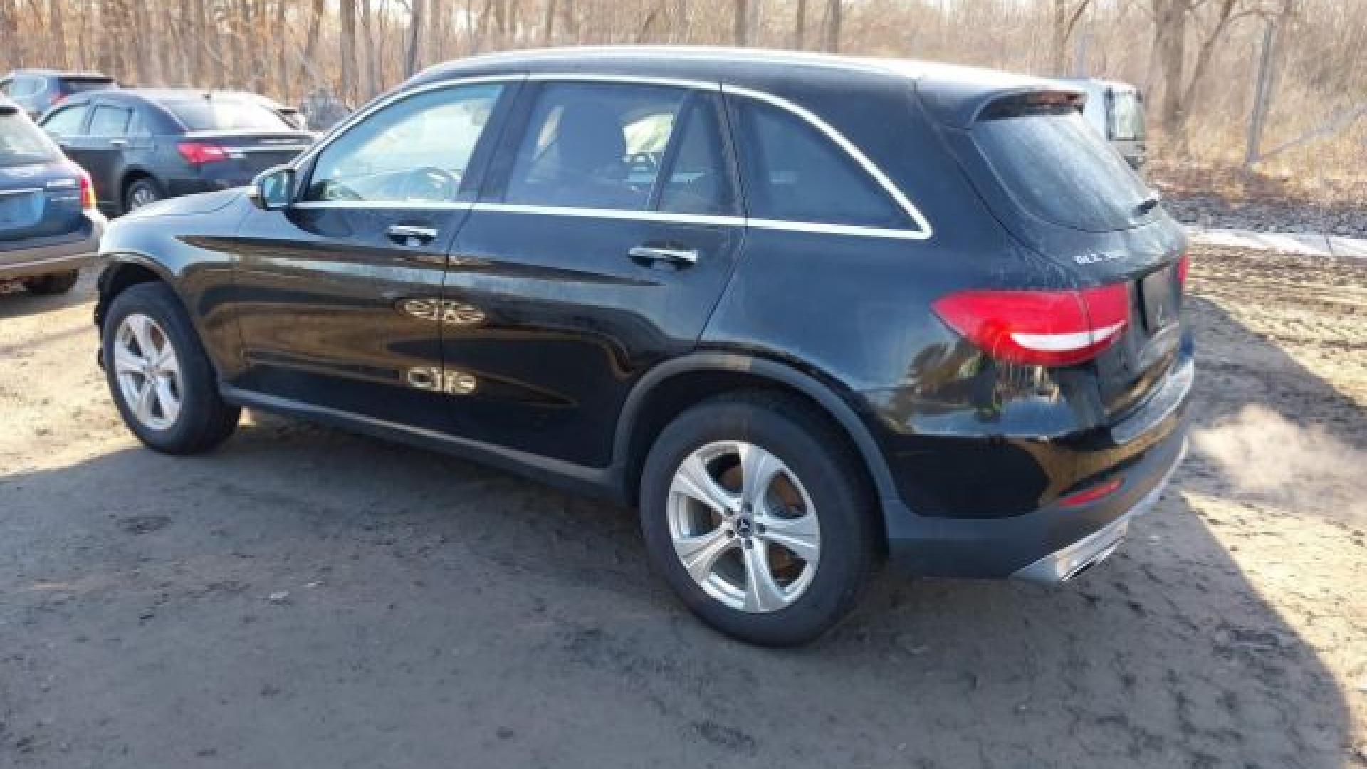 Mercedes - Glc300 - 2018 - Black - 41771484