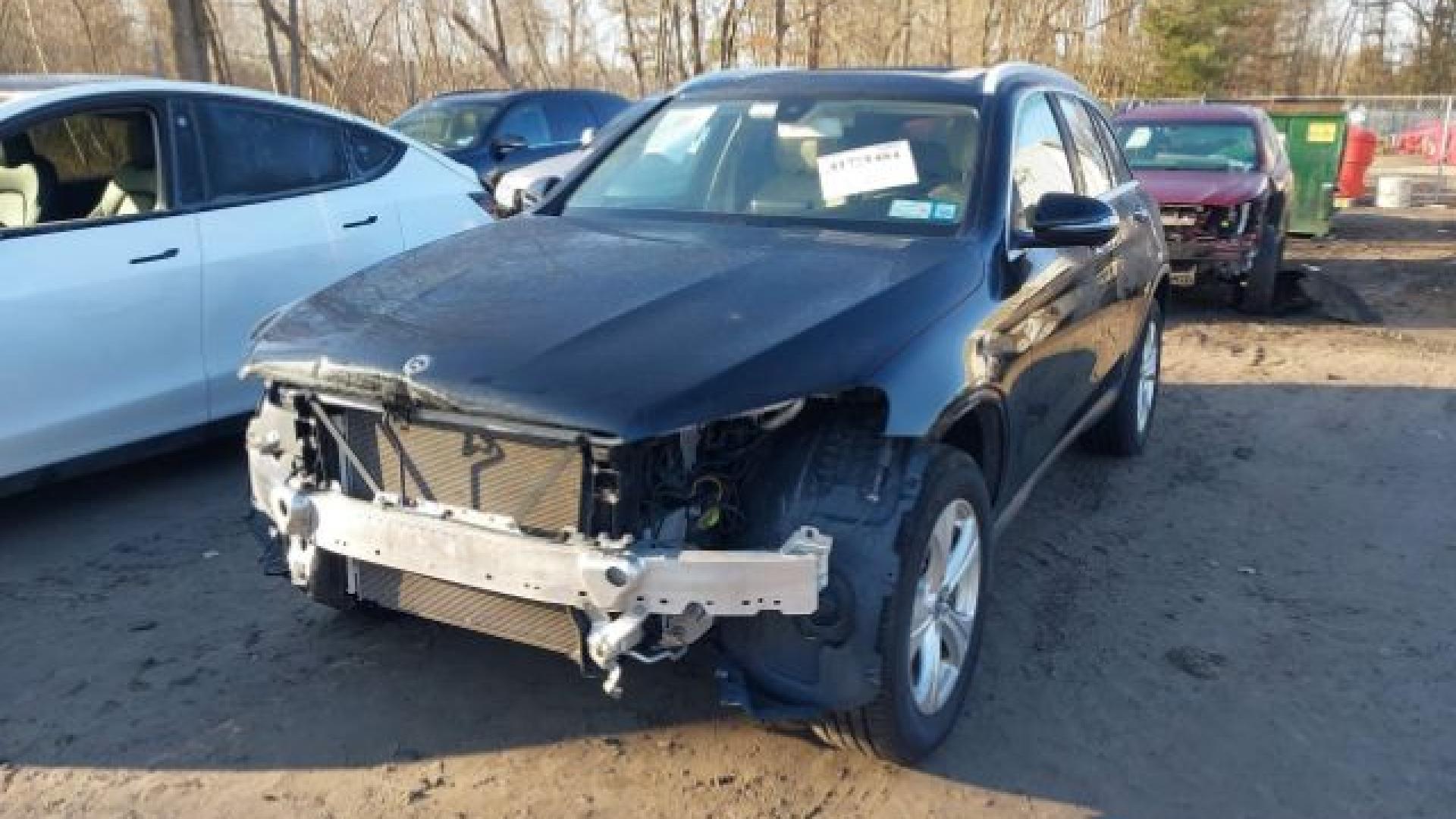 Mercedes - Glc300 - 2018 - Black - 41771484