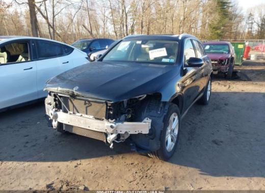 Mercedes - Glc300 - 2018 - Black - 41771484