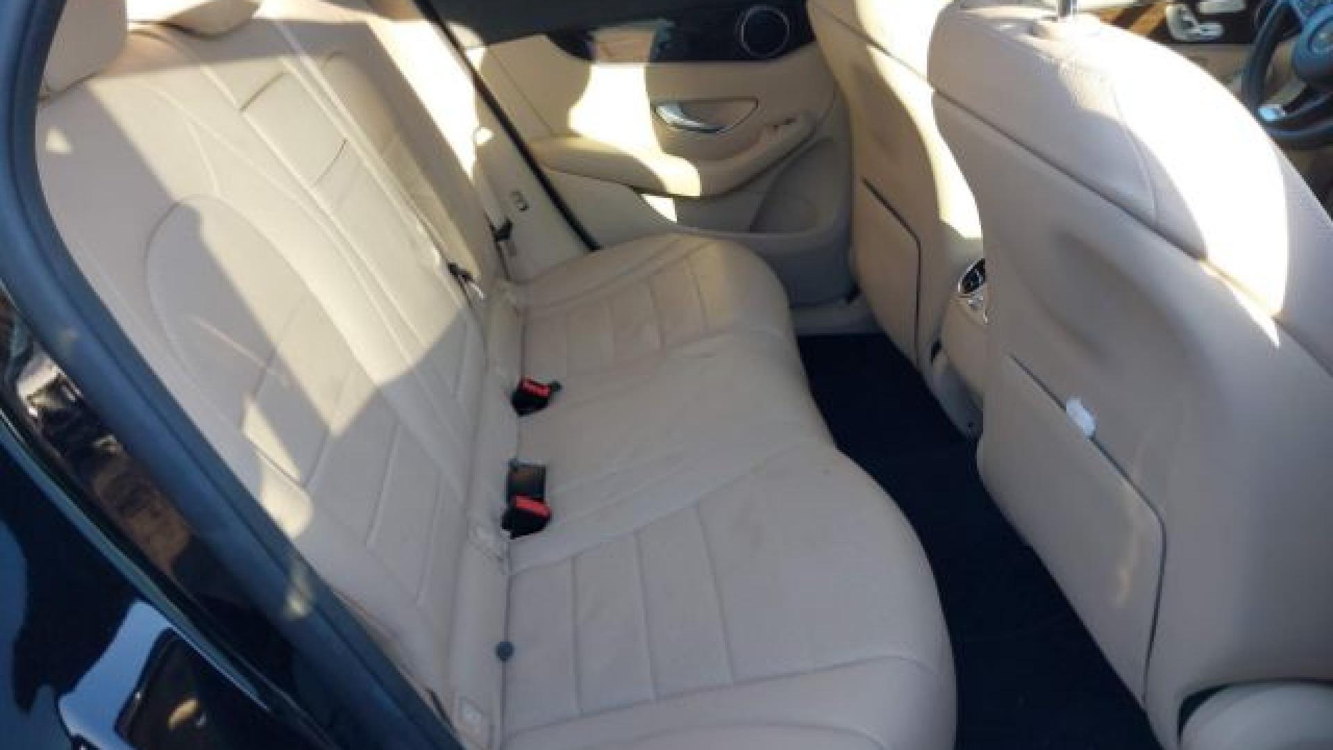 Mercedes - Glc300 - 2018 - Black - 41771484