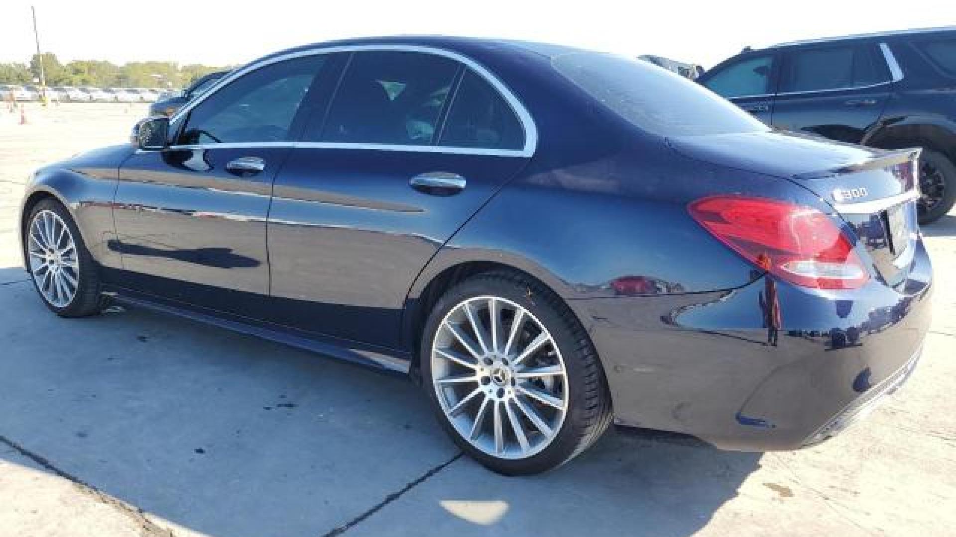 Mercedes - C300 - 2017 - Blue - 76501124