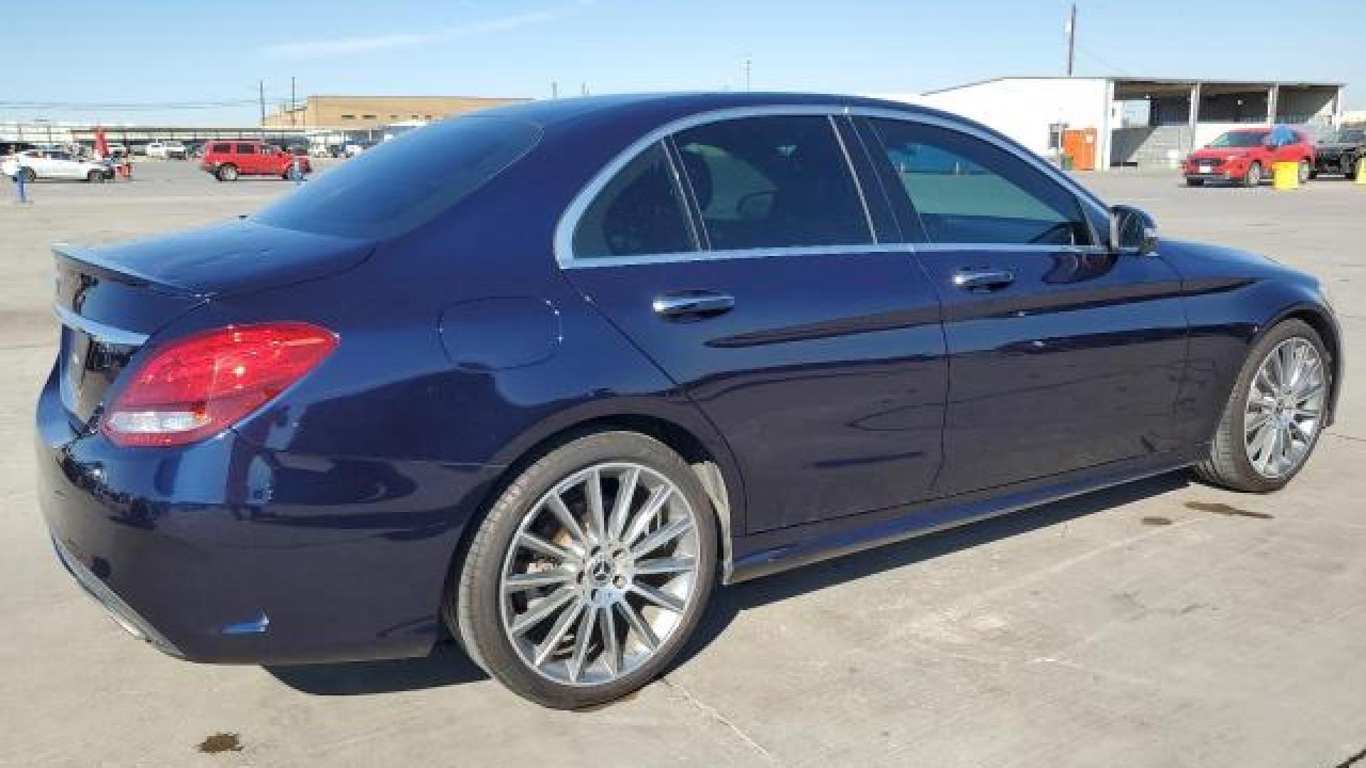 Mercedes - C300 - 2017 - Blue - 76501124