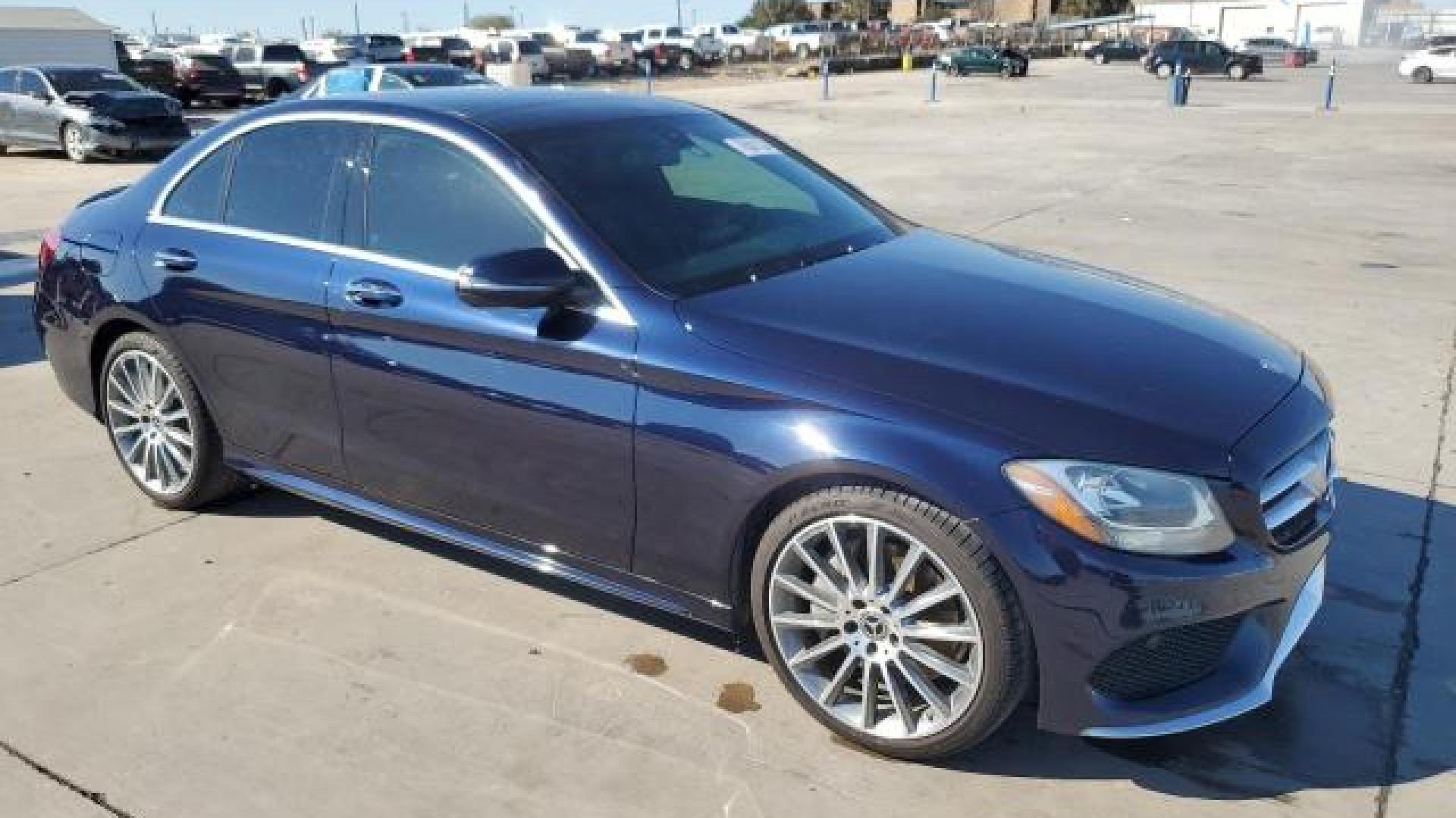 Mercedes - C300 - 2017 - Blue - 76501124