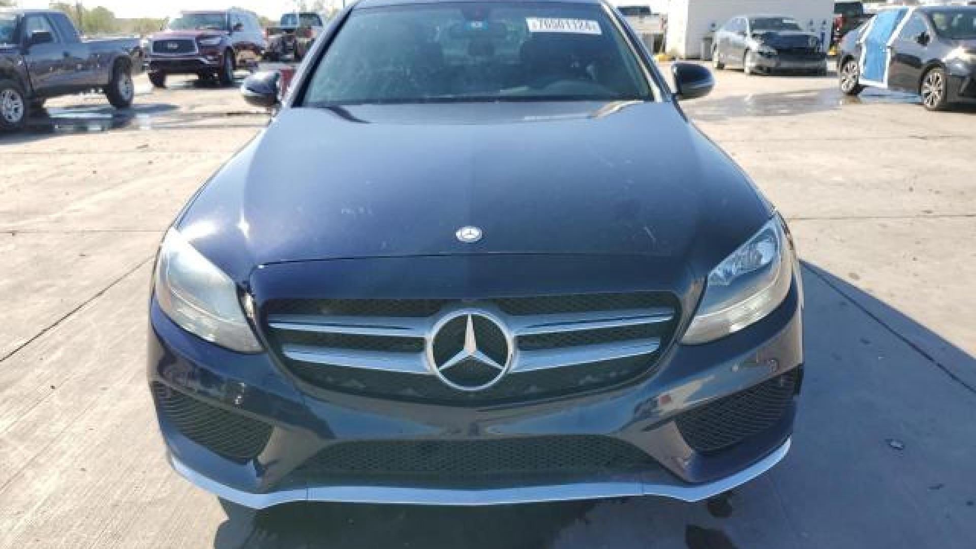 Mercedes - C300 - 2017 - Blue - 76501124