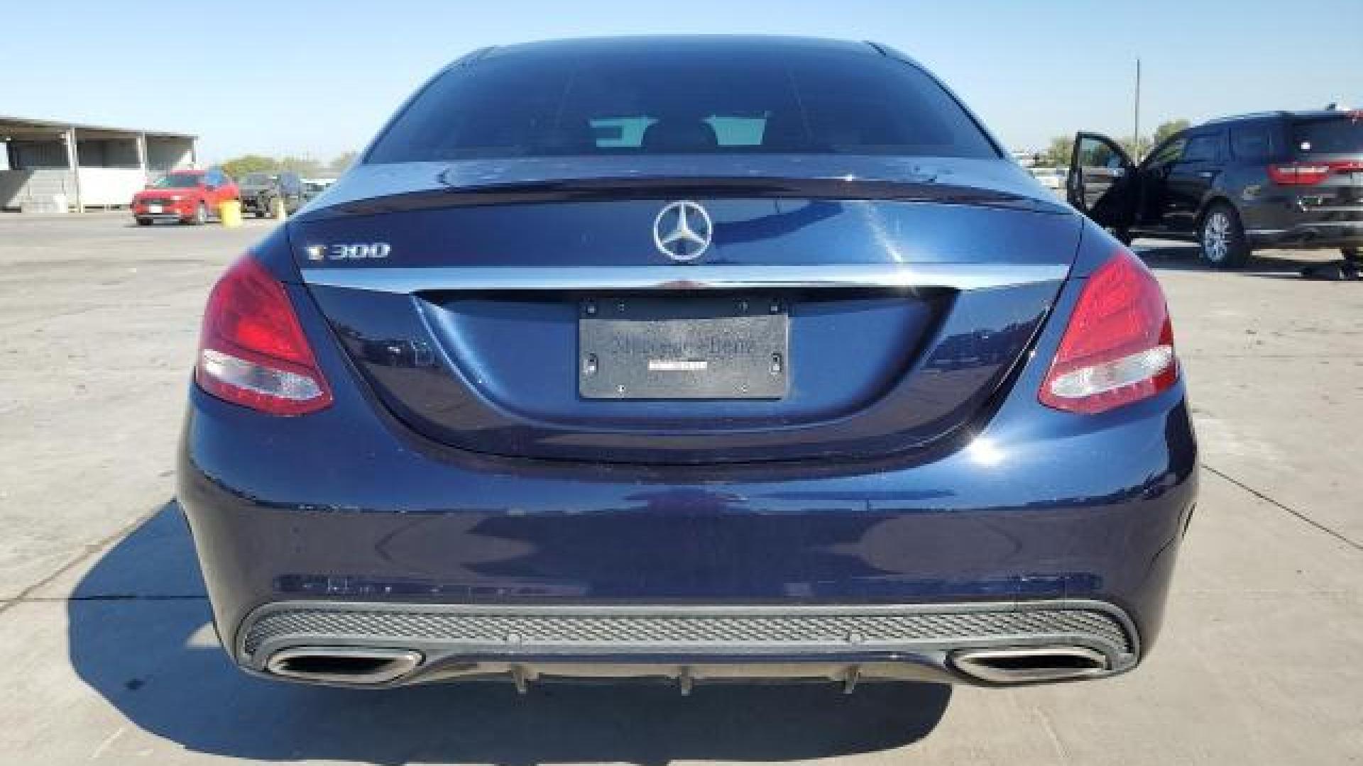 Mercedes - C300 - 2017 - Blue - 76501124