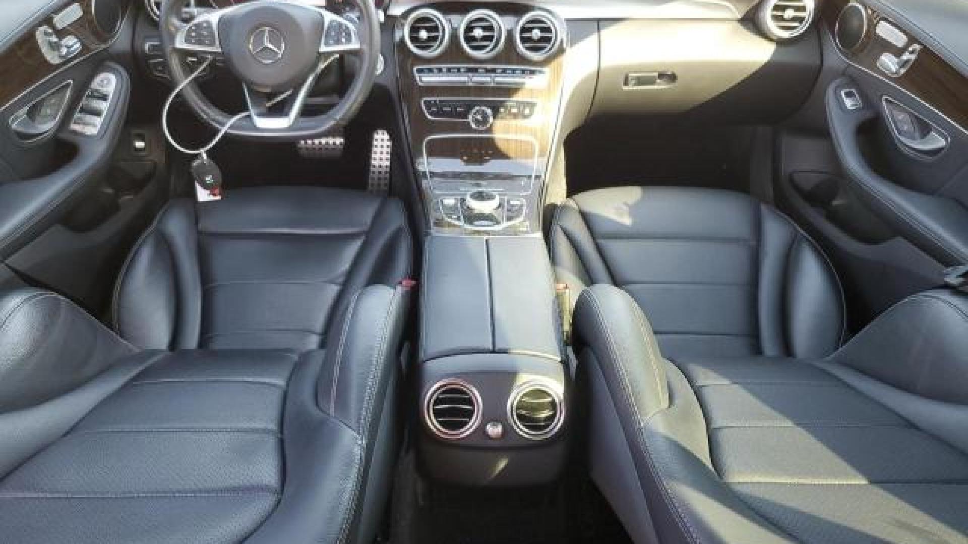 Mercedes - C300 - 2017 - Blue - 76501124