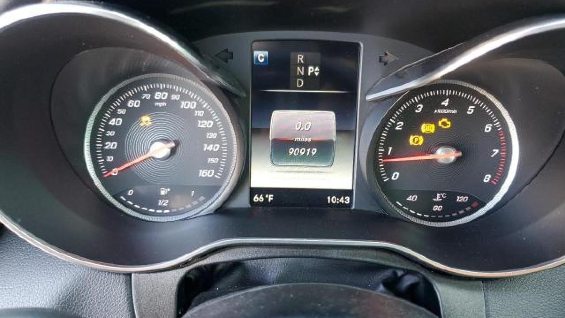 Mercedes - C300 - 2017 - Blue - 76501124