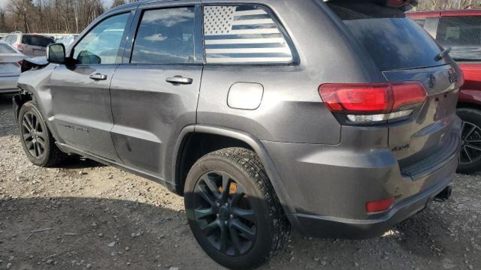 Jeep  - Grand Cherokee - 2017 - Grey - 80984094