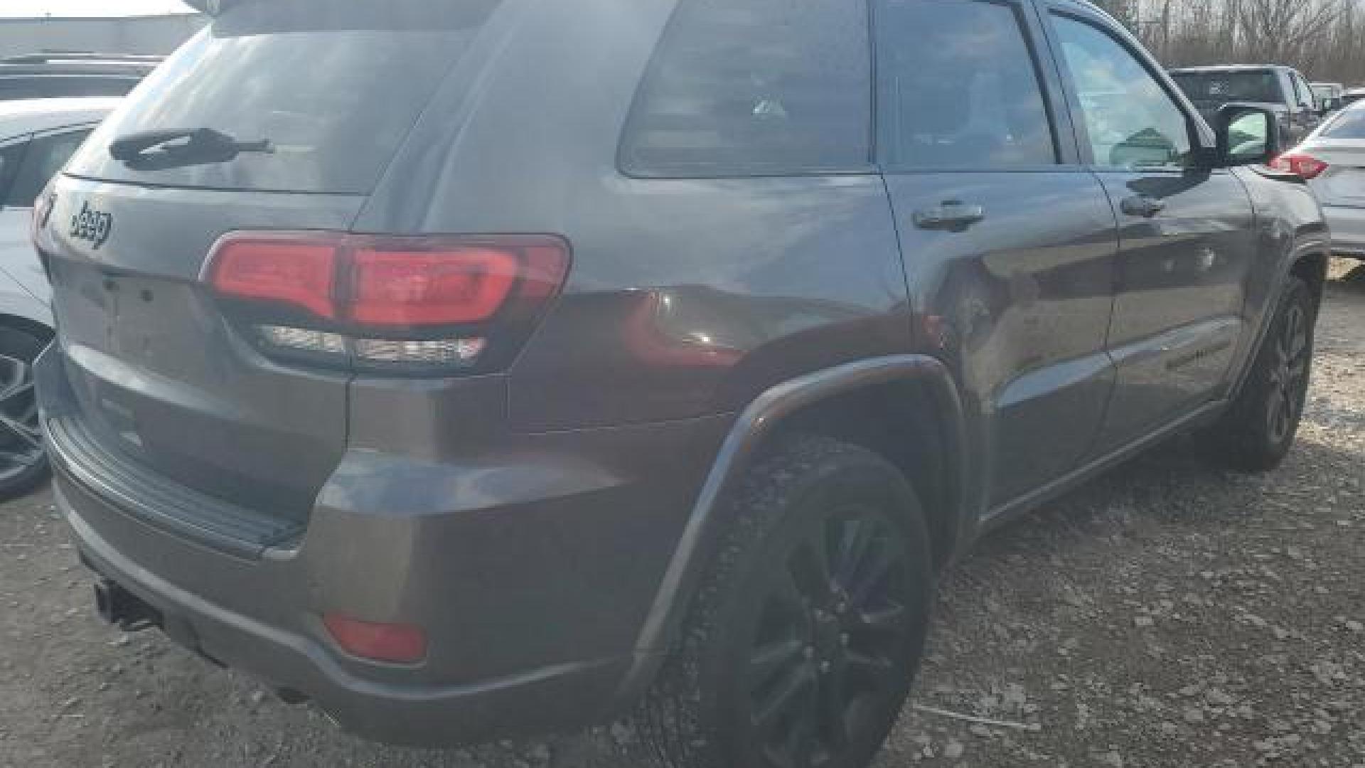 Jeep  - Grand Cherokee - 2017 - Grey - 80984094