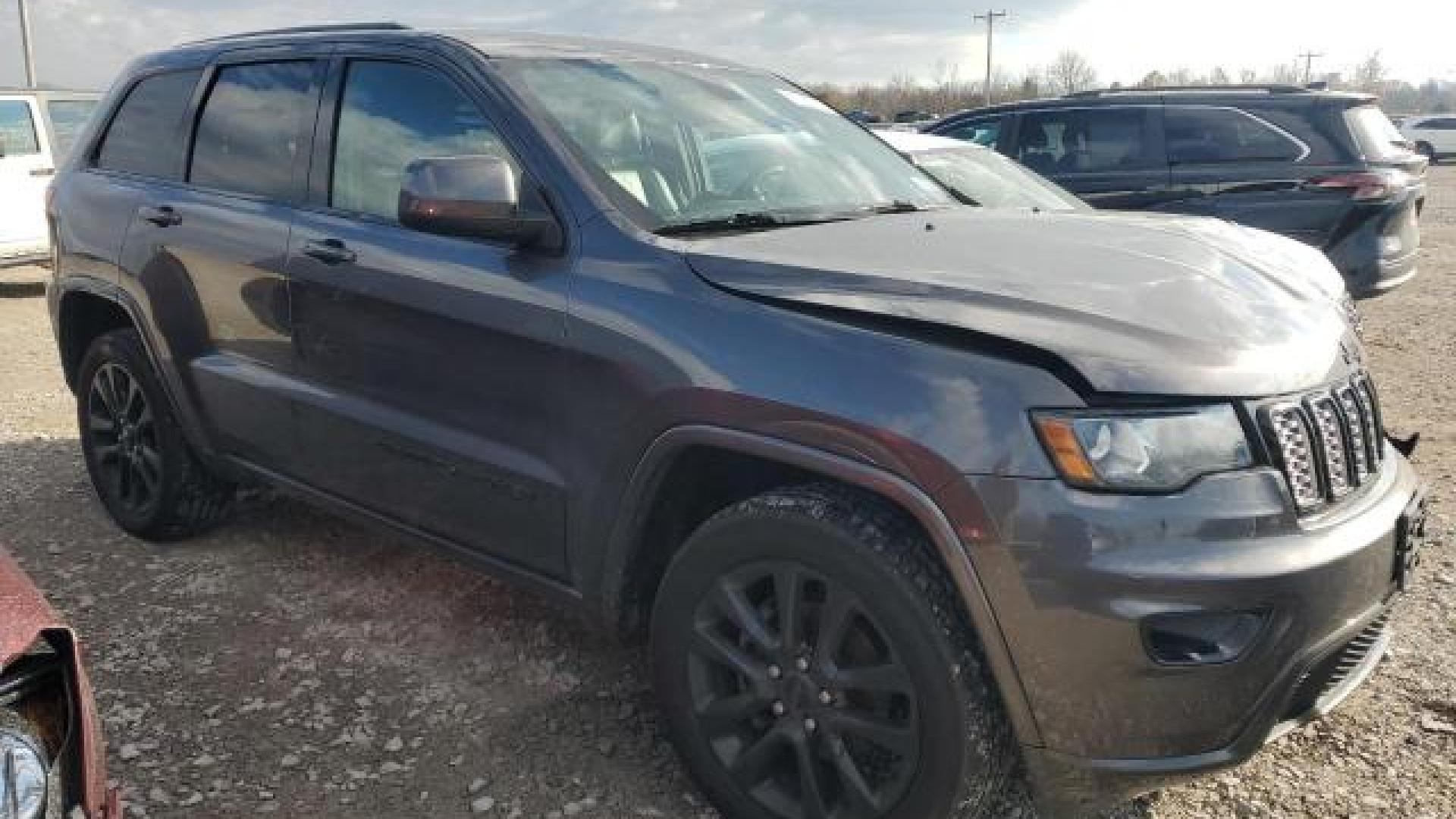 Jeep  - Grand Cherokee - 2017 - Grey - 80984094