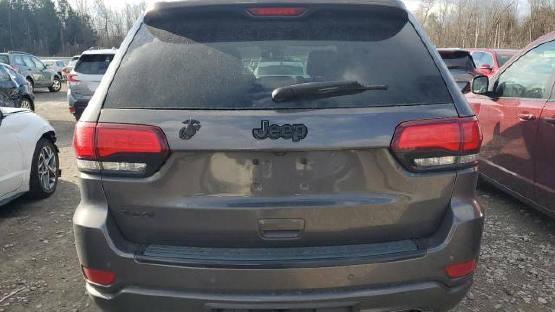 Jeep  - Grand Cherokee - 2017 - Grey - 80984094