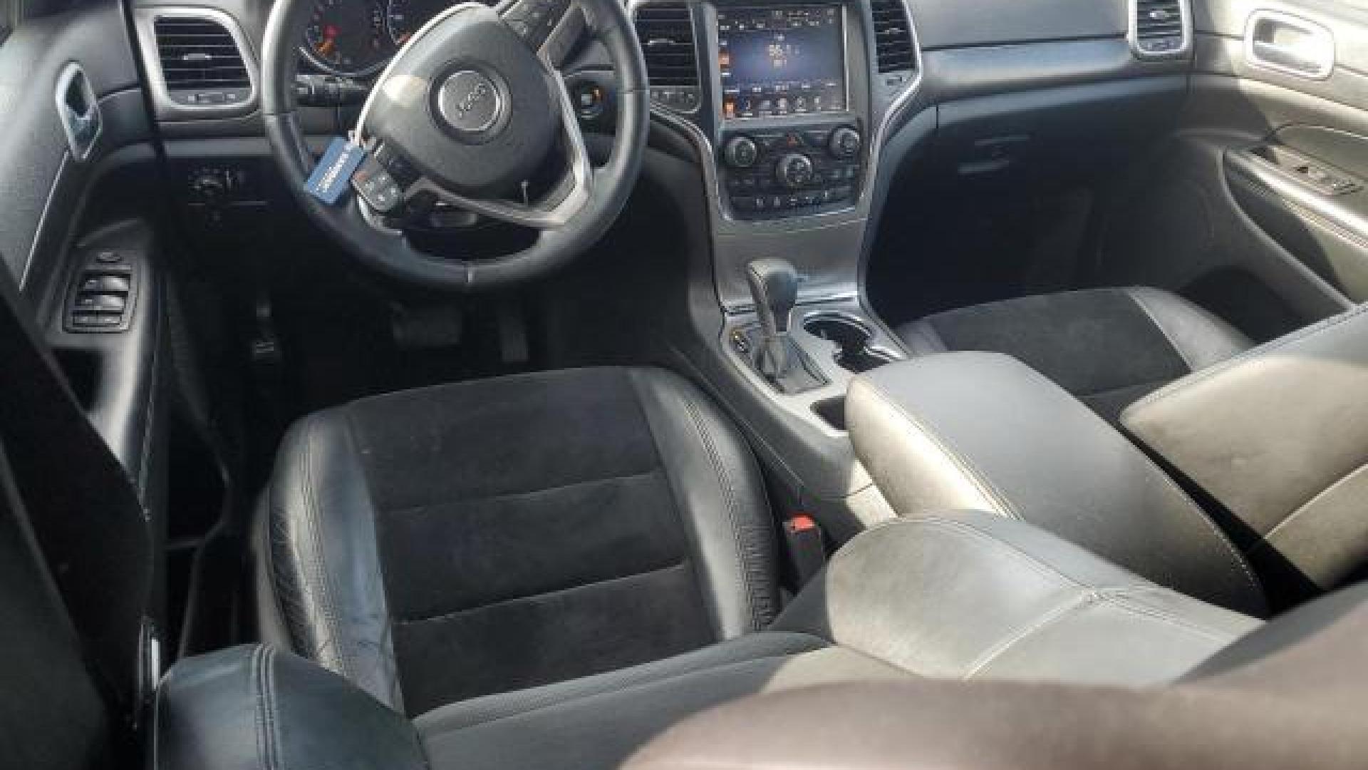 Jeep  - Grand Cherokee - 2017 - Grey - 80984094