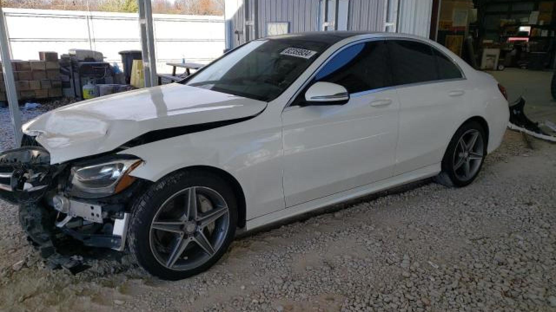Mercedes - C300 - 2017 - White - 82359934