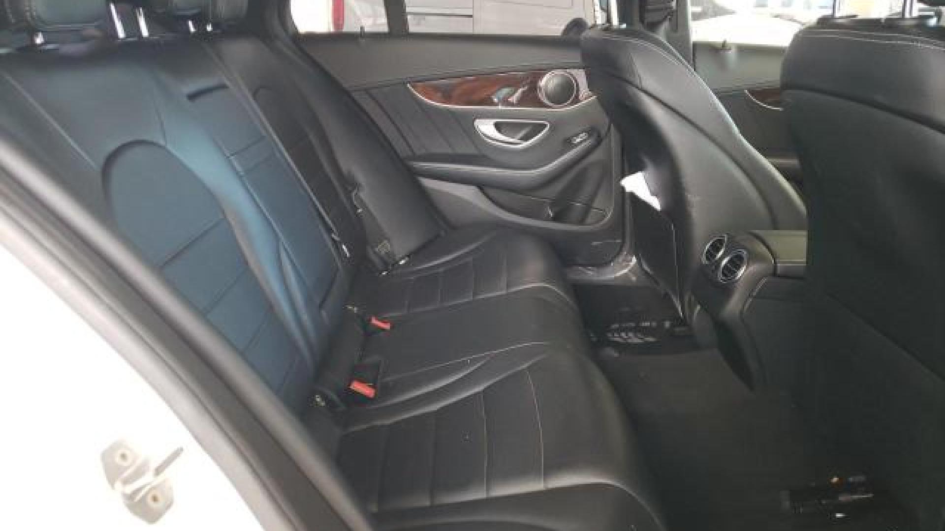 Mercedes - C300 - 2017 - White - 82359934