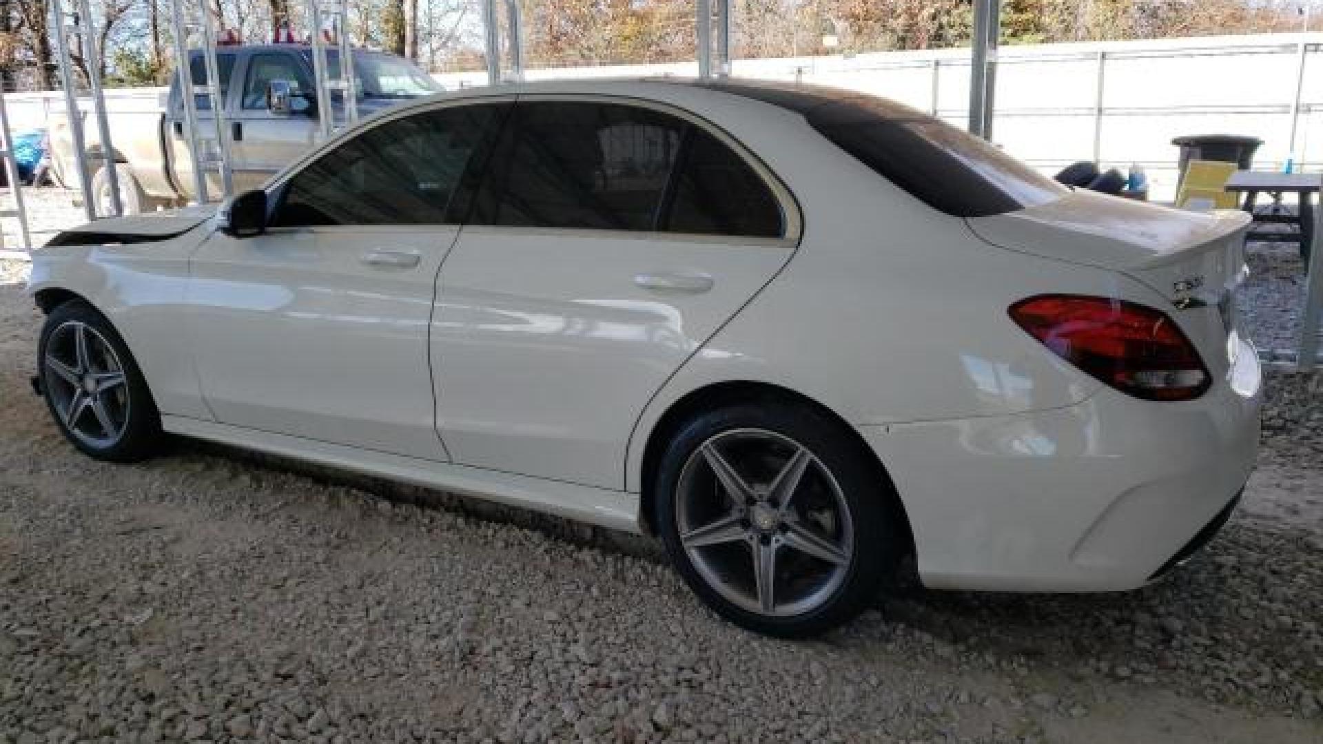 Mercedes - C300 - 2017 - White - 82359934