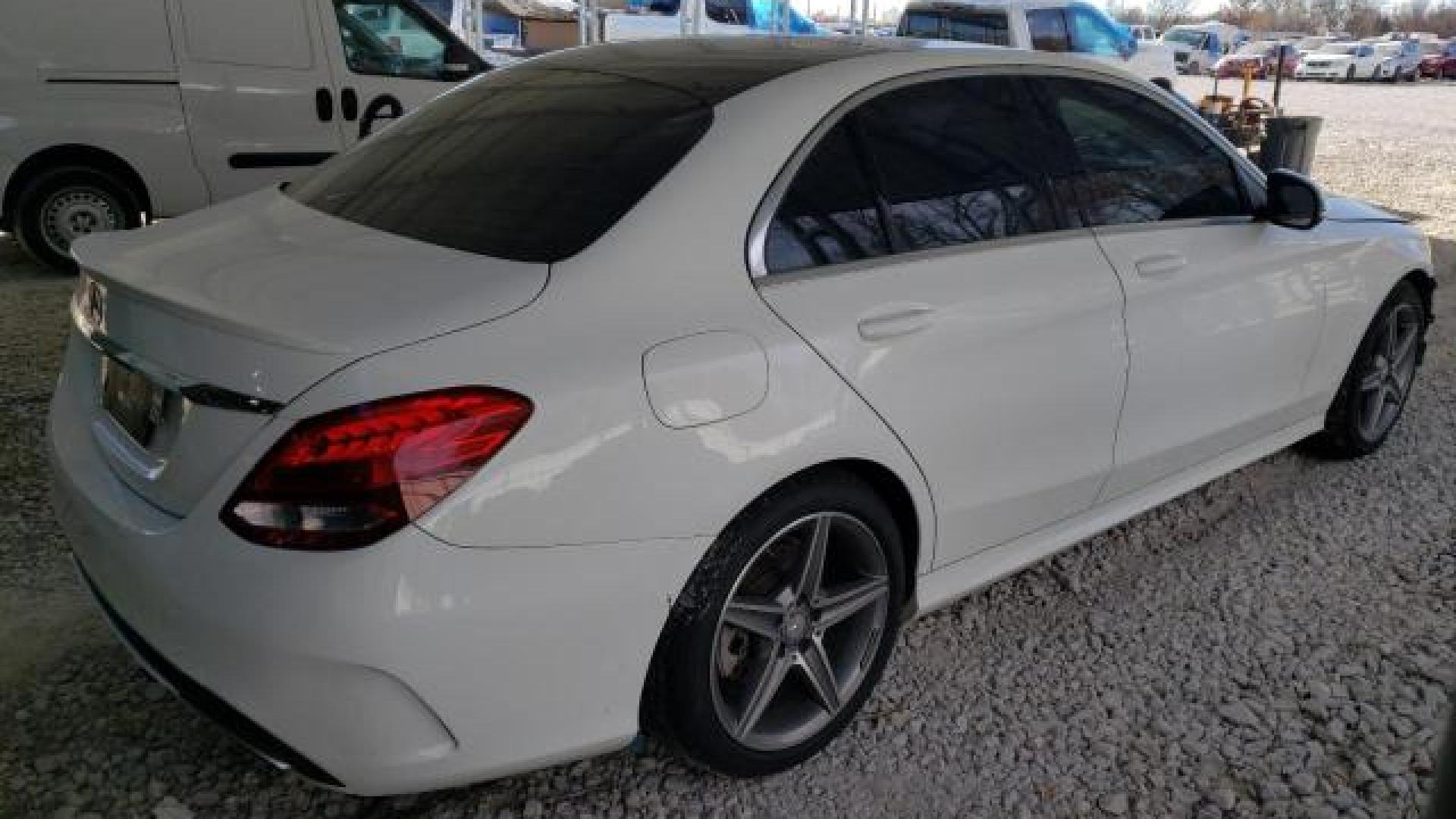 Mercedes - C300 - 2017 - White - 82359934