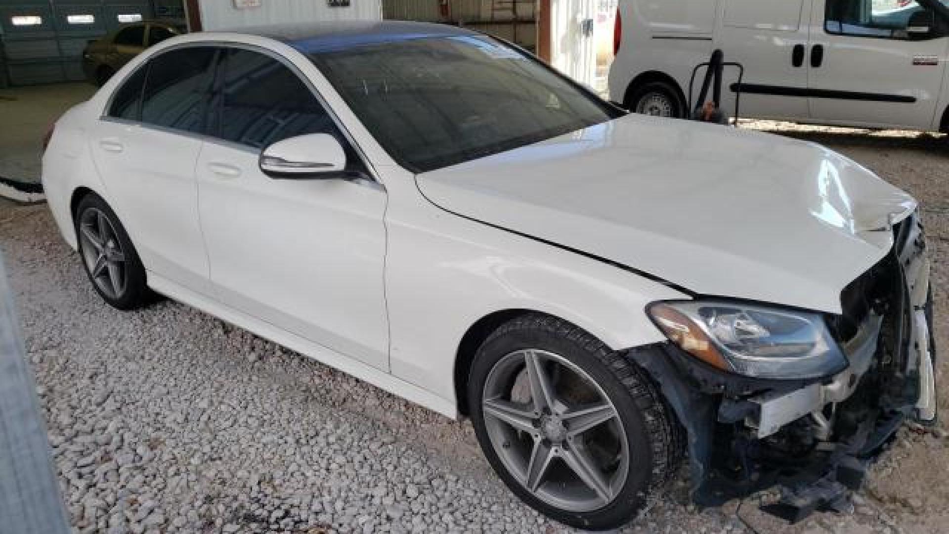 Mercedes - C300 - 2017 - White - 82359934