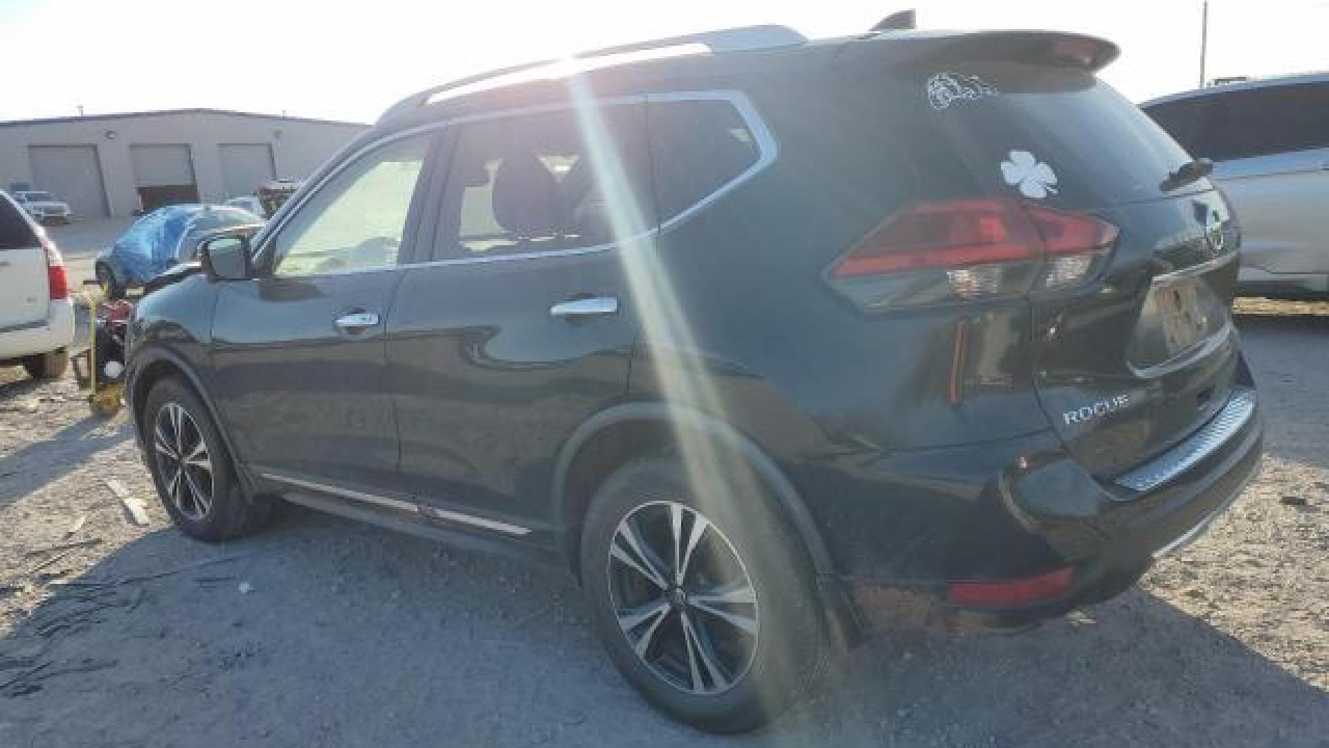 Nissan  - Rogue - 2017 - Black - 82578094