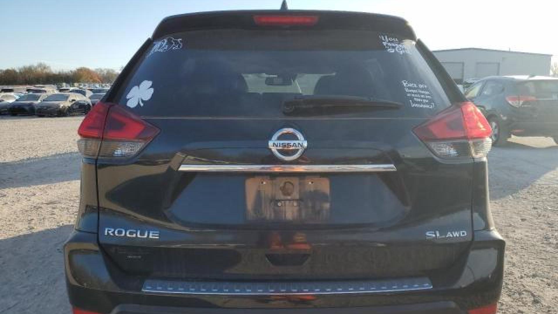 Nissan  - Rogue - 2017 - Black - 82578094