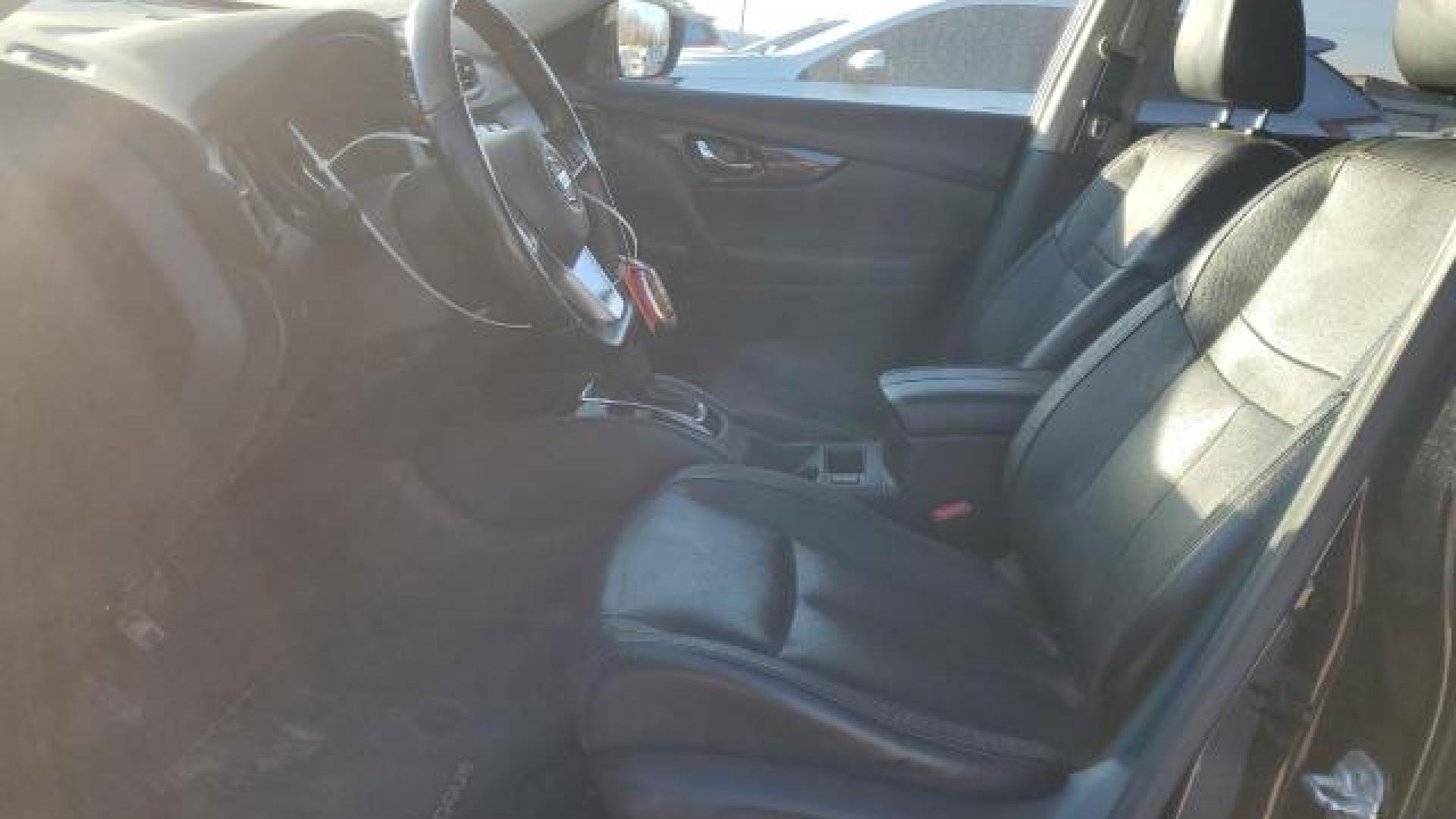 Nissan  - Rogue - 2017 - Black - 82578094