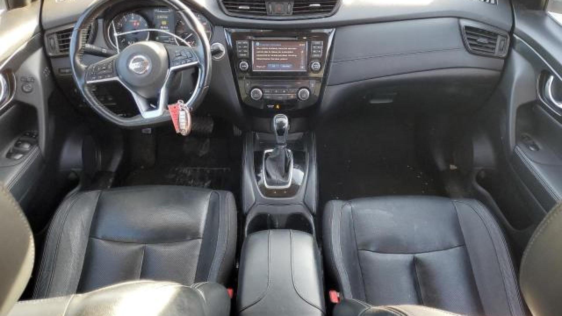 Nissan  - Rogue - 2017 - Black - 82578094