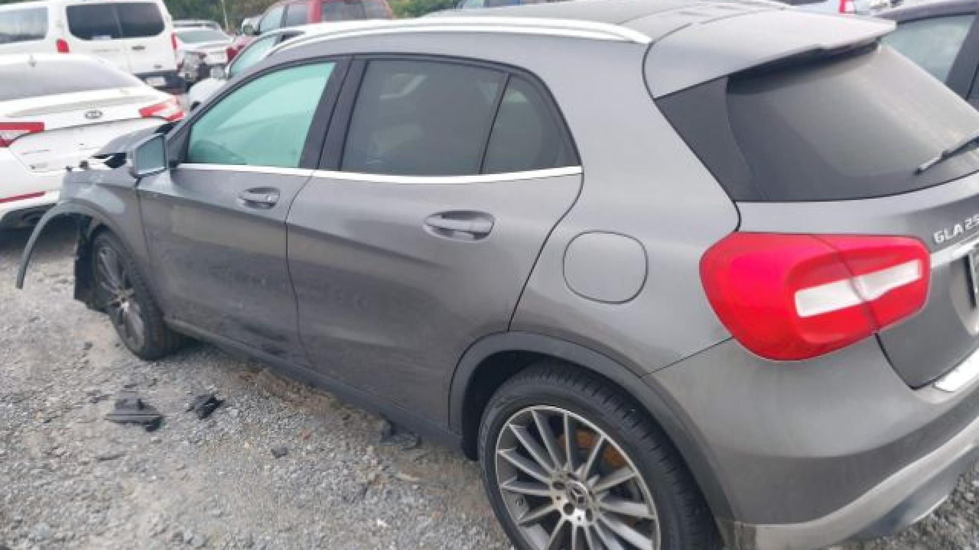 Mercedes - Gla250 - 2018 - Grey - 40479292