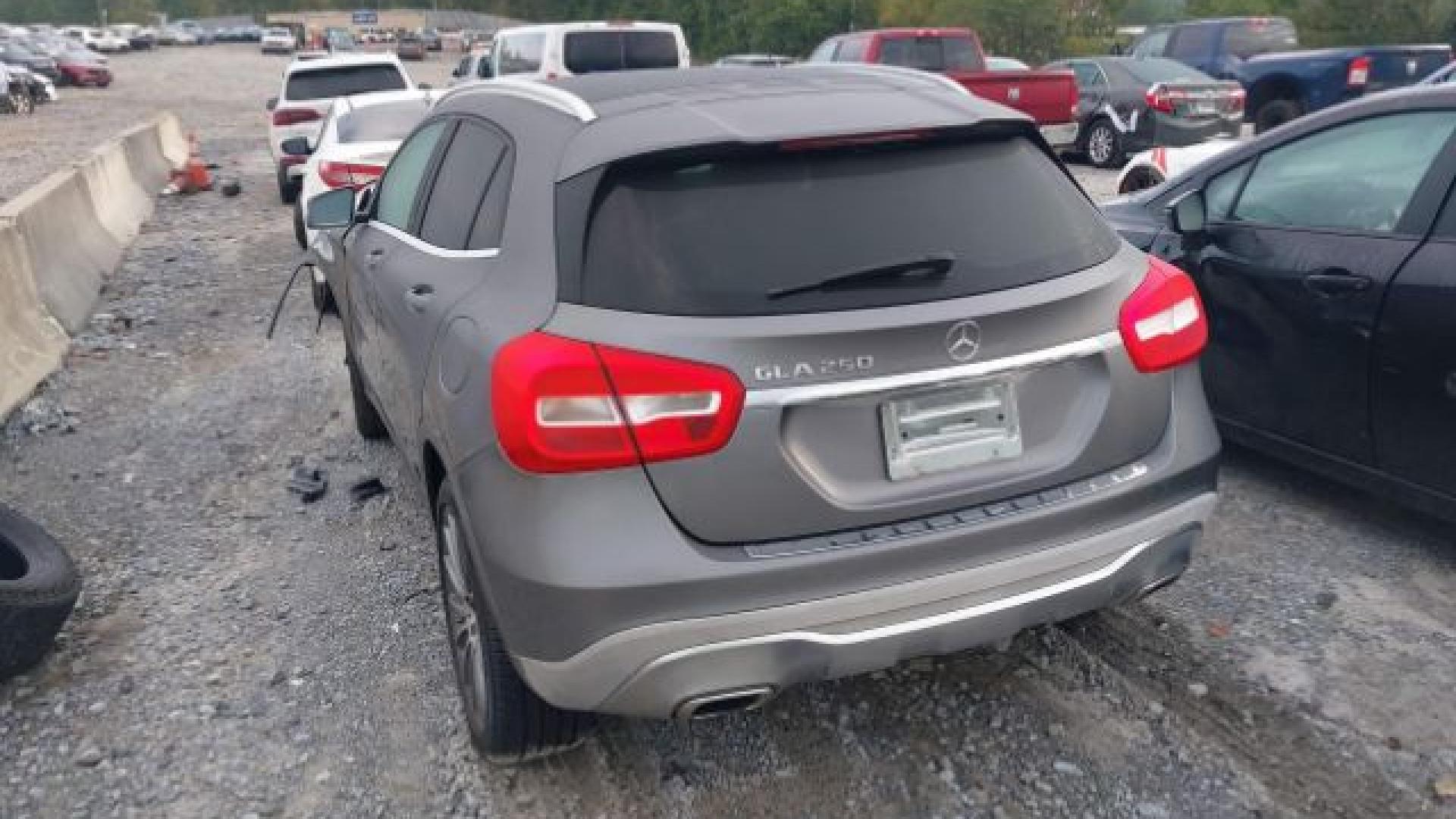 Mercedes - Gla250 - 2018 - Grey - 40479292