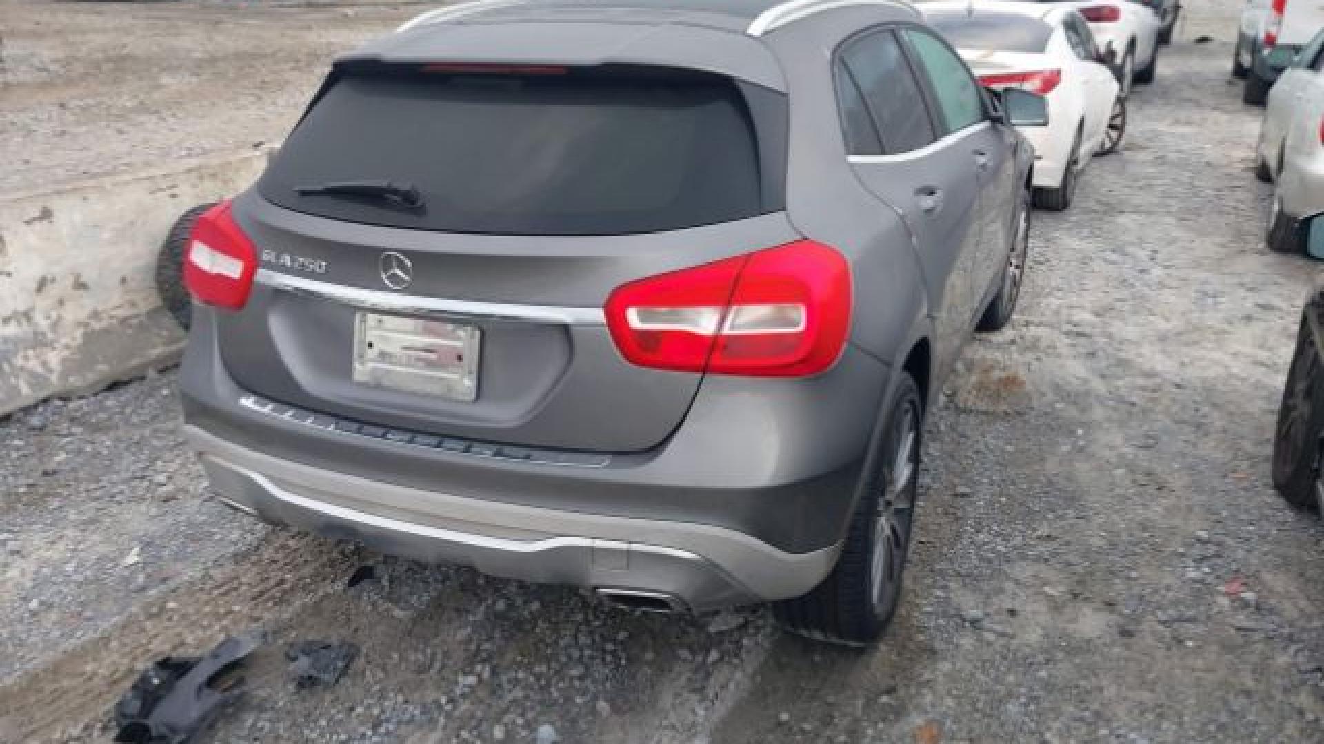 Mercedes - Gla250 - 2018 - Grey - 40479292