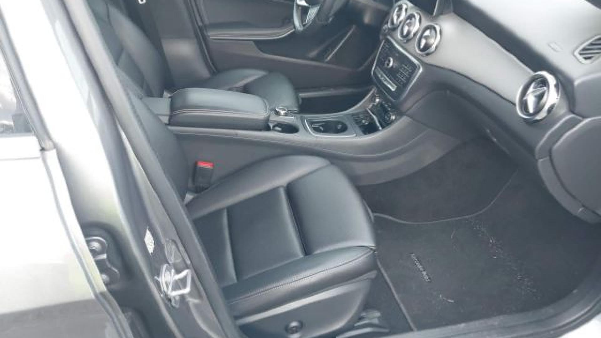 Mercedes - Gla250 - 2018 - Grey - 40479292