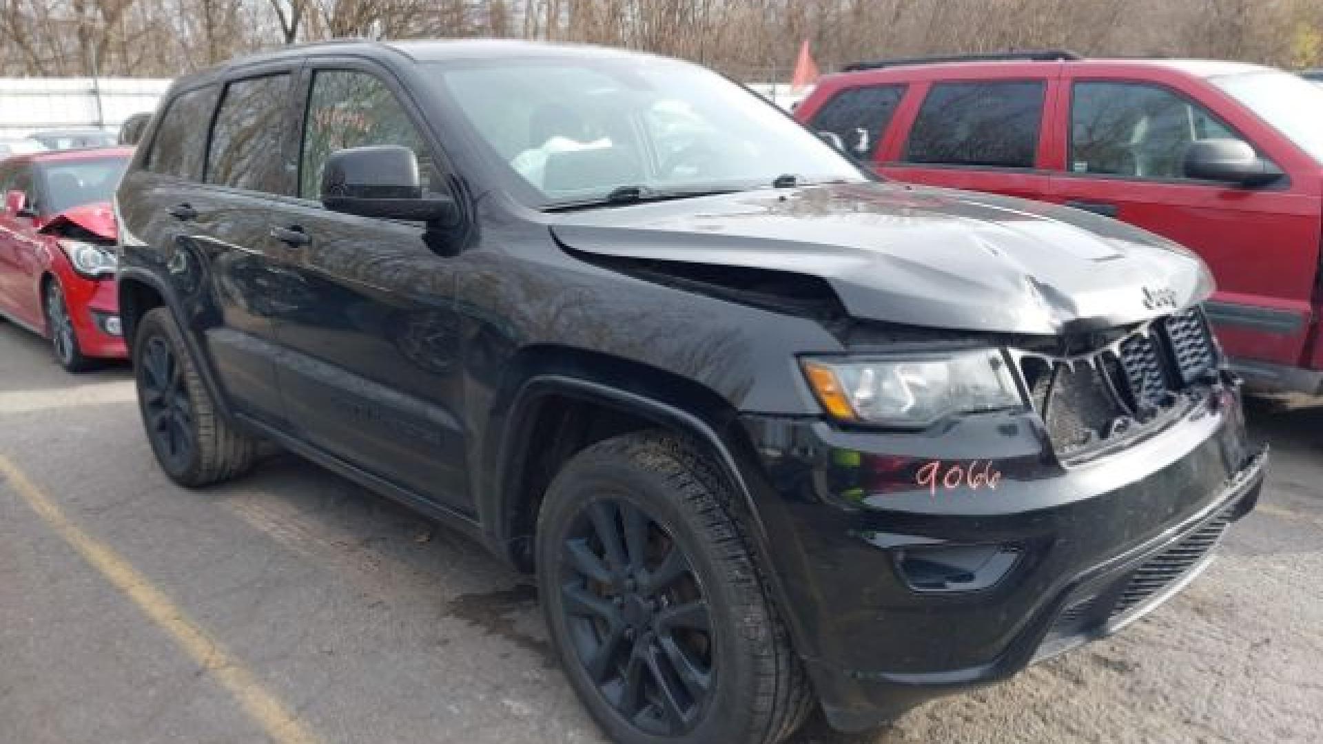Jeep  - Grand Cherokee - 2017 - Black - 40849066