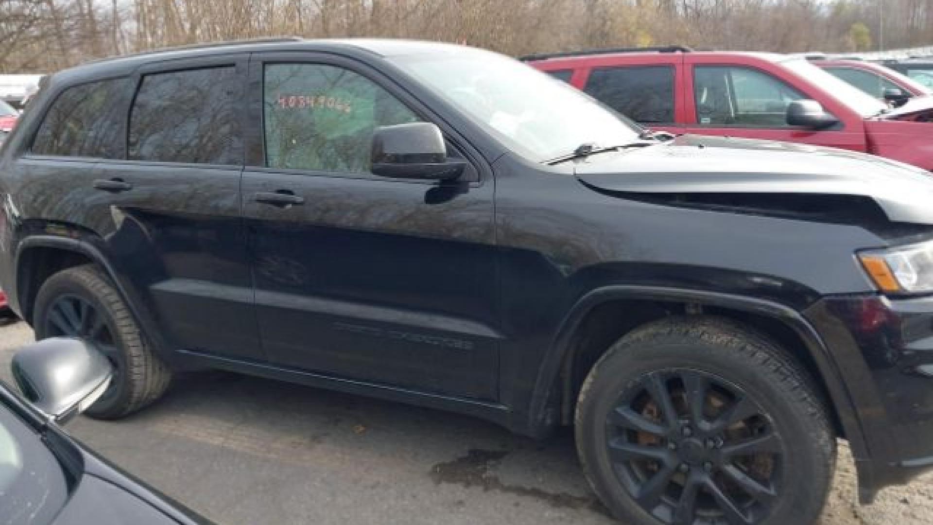 Jeep  - Grand Cherokee - 2017 - Black - 40849066