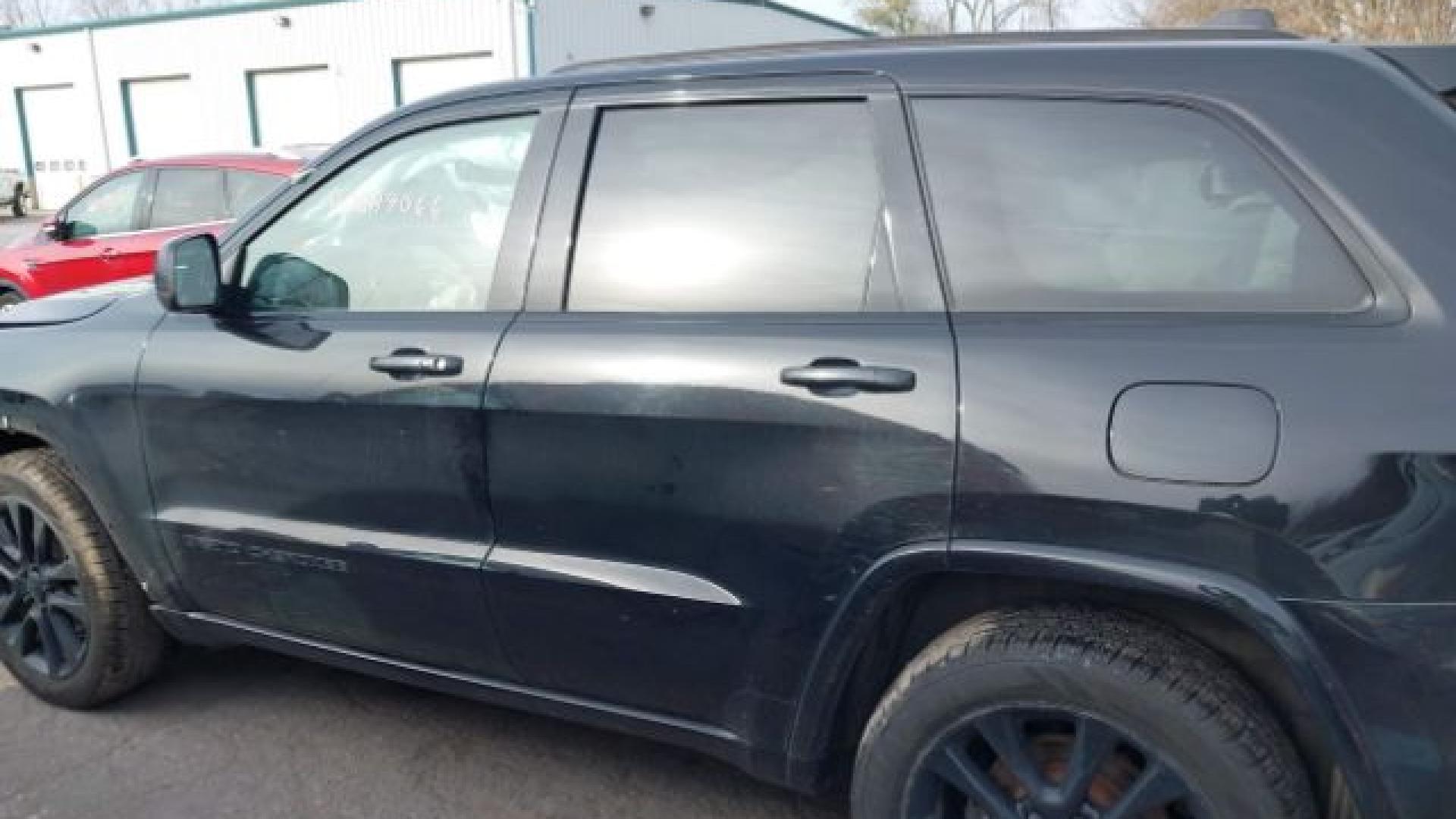 Jeep  - Grand Cherokee - 2017 - Black - 40849066