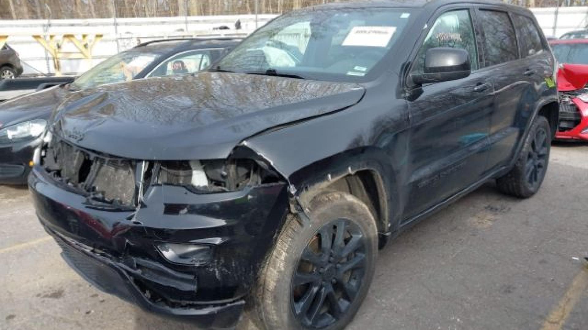 Jeep  - Grand Cherokee - 2017 - Black - 40849066