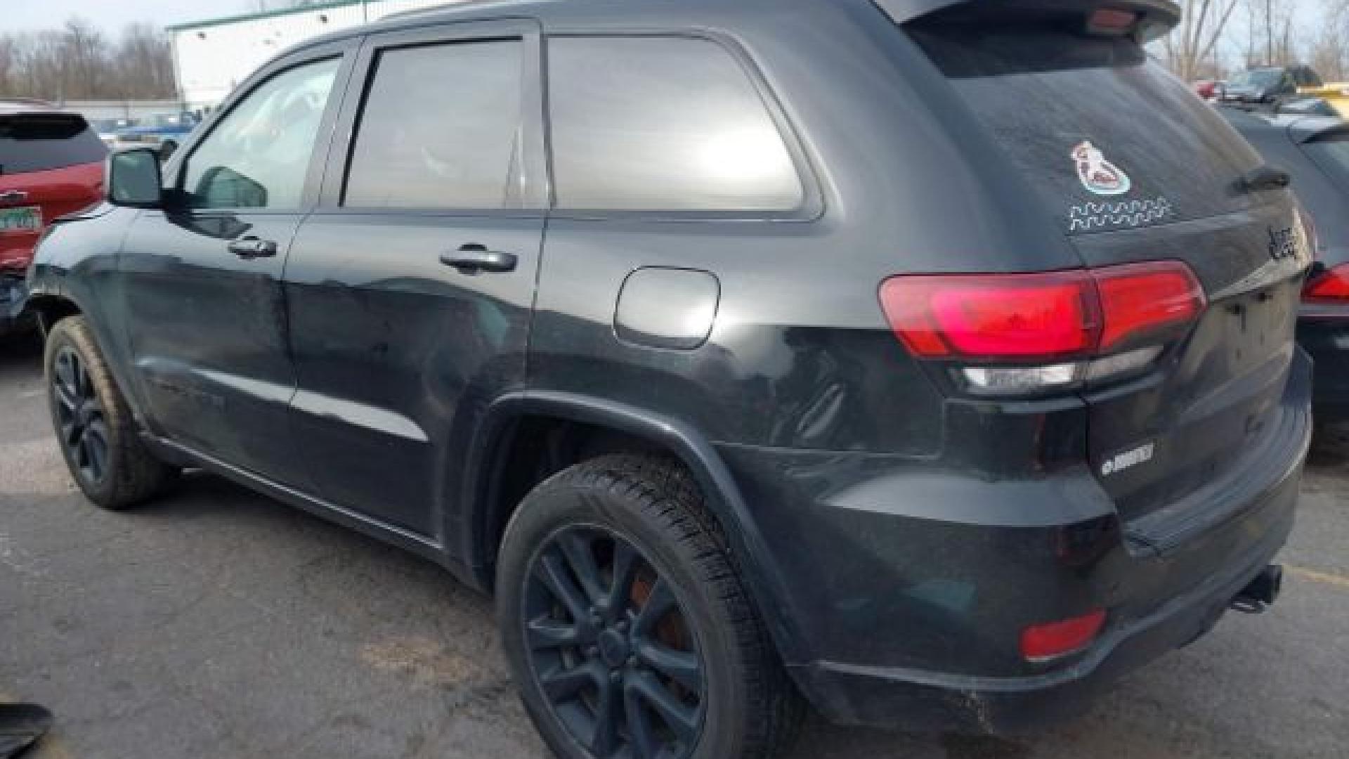 Jeep  - Grand Cherokee - 2017 - Black - 40849066