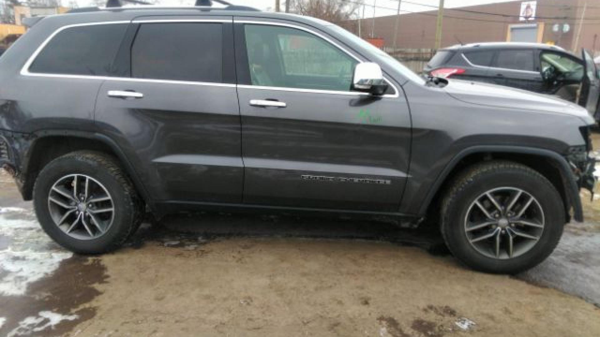 Jeep  - Grand Cherokee - 2017 - Grey - 41568517