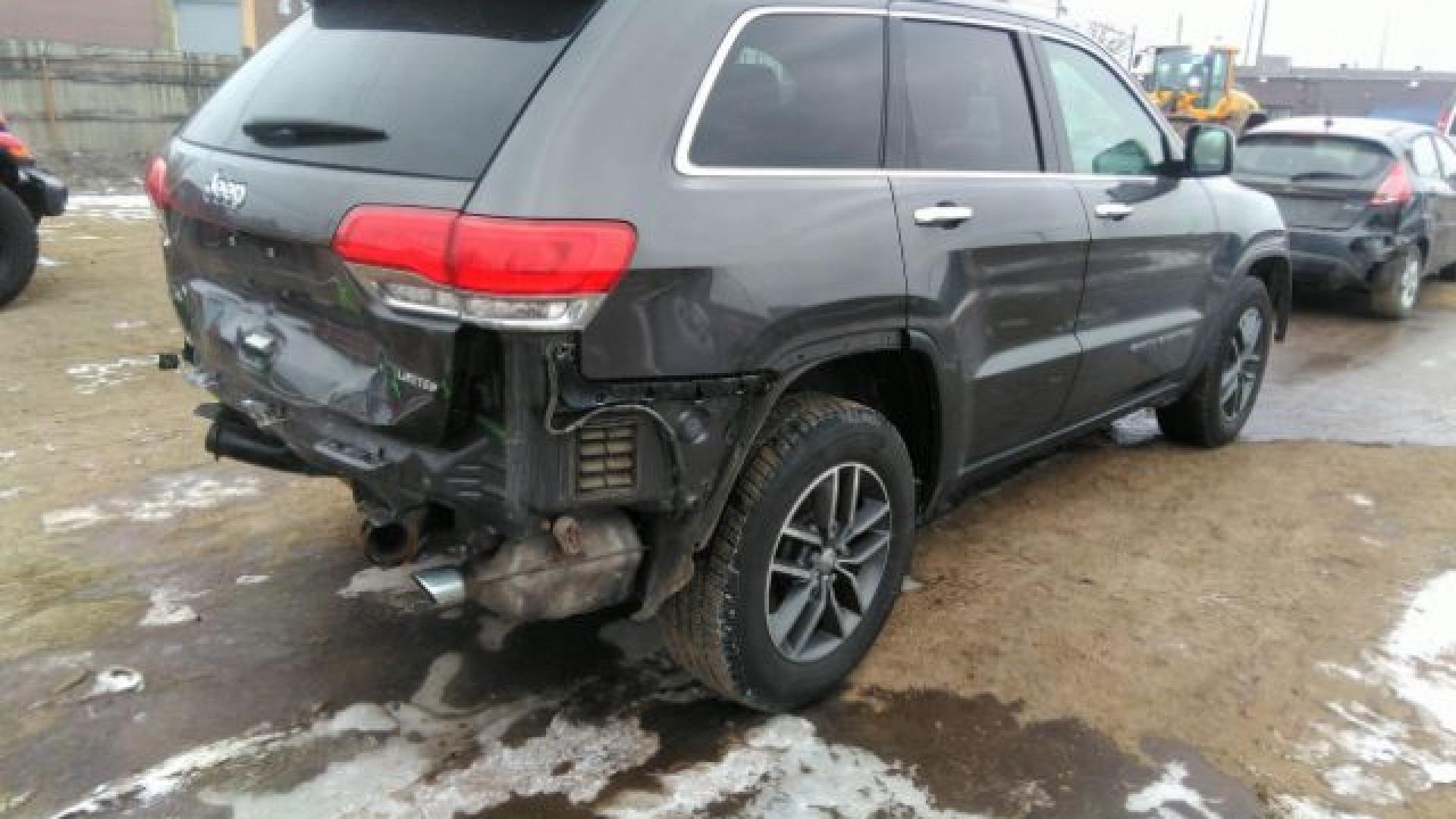 Jeep  - Grand Cherokee - 2017 - Grey - 41568517