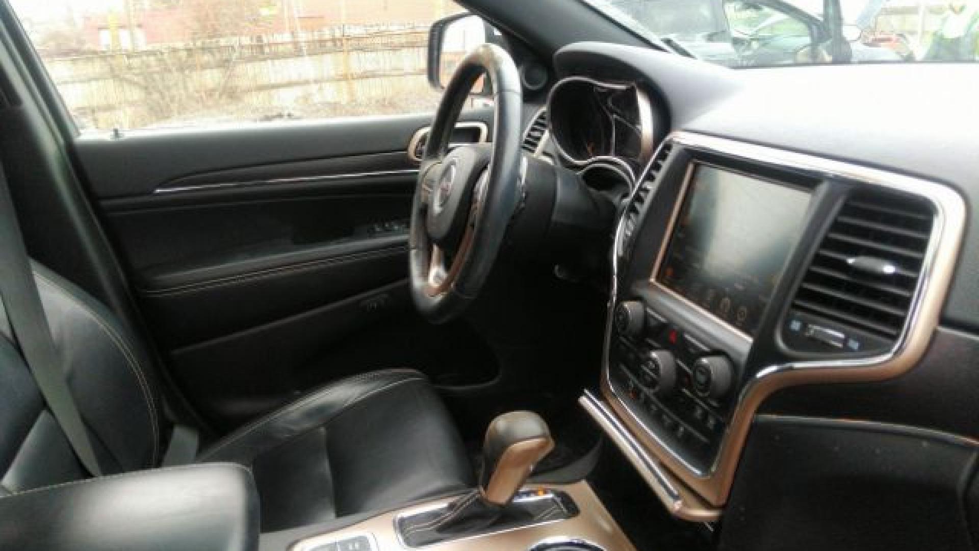 Jeep  - Grand Cherokee - 2017 - Grey - 41568517