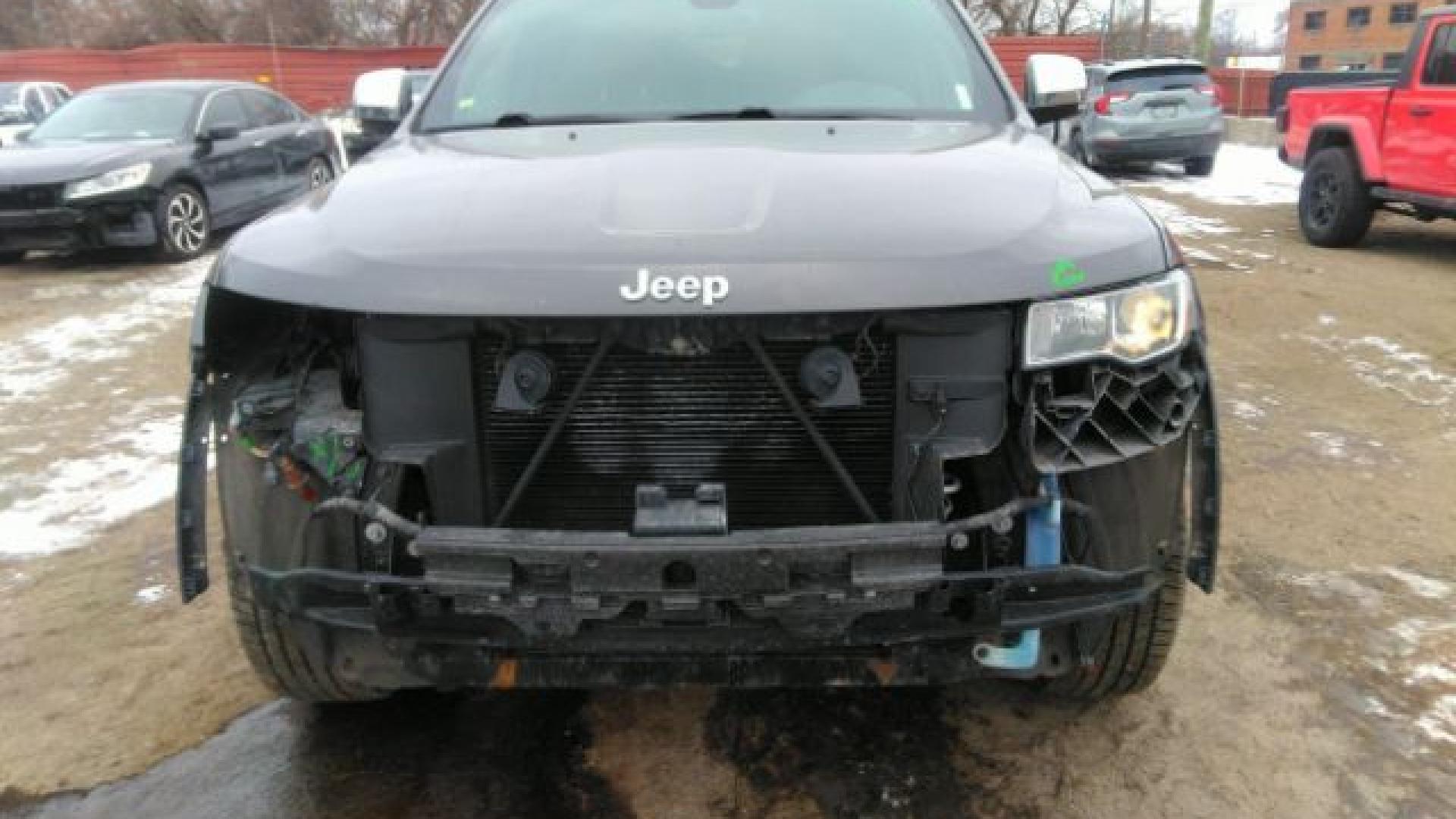 Jeep  - Grand Cherokee - 2017 - Grey - 41568517