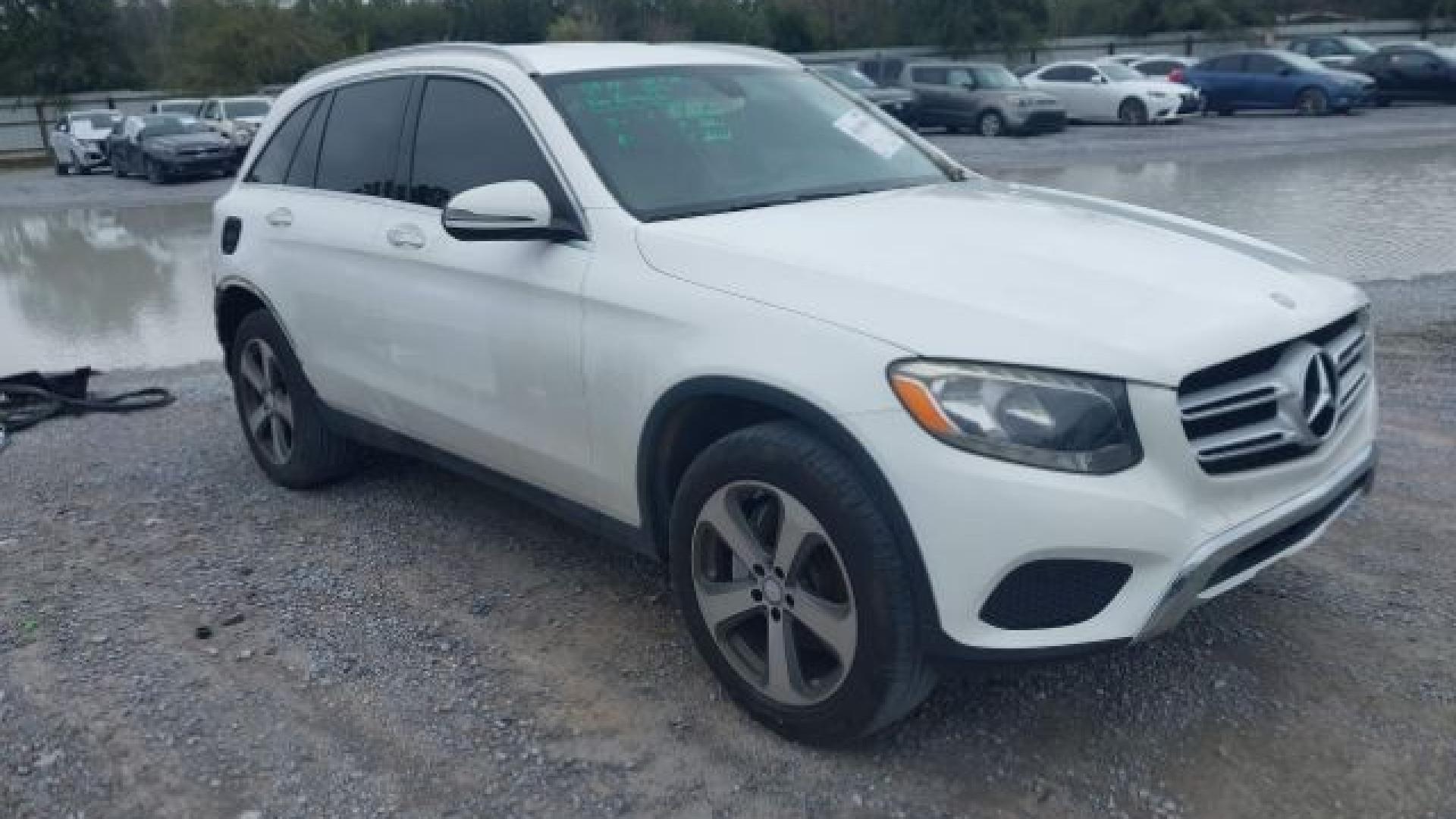 Mercedes - Glc300 - 2017 - White - 41614014