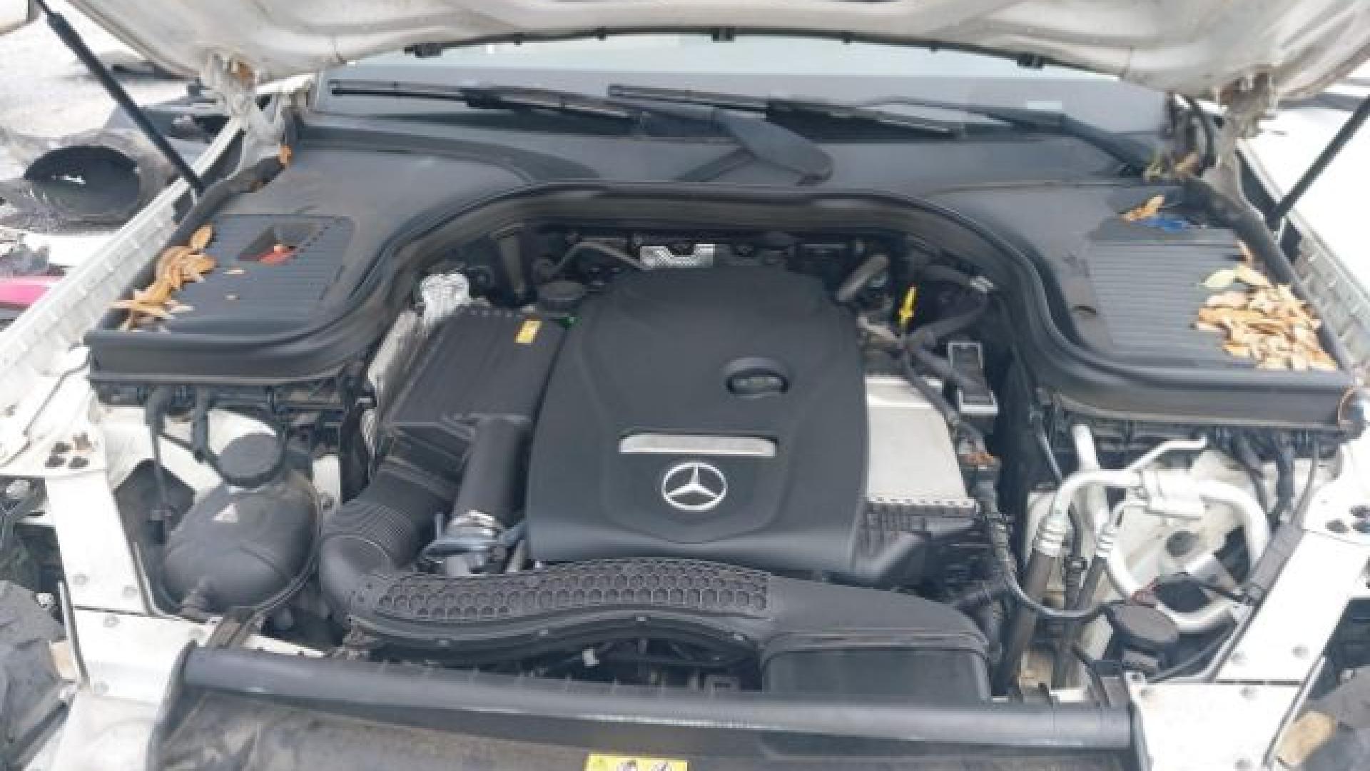 Mercedes - Glc300 - 2017 - White - 41614014