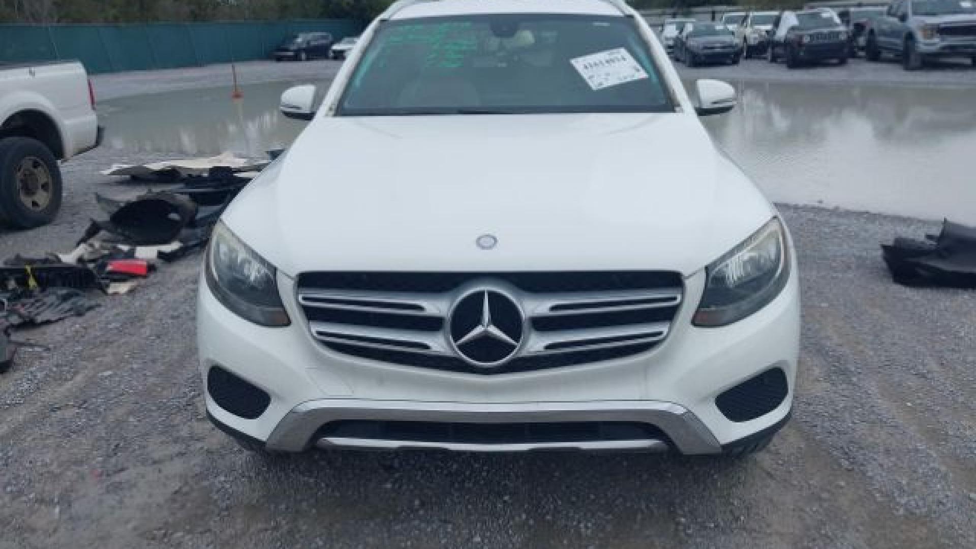 Mercedes - Glc300 - 2017 - White - 41614014